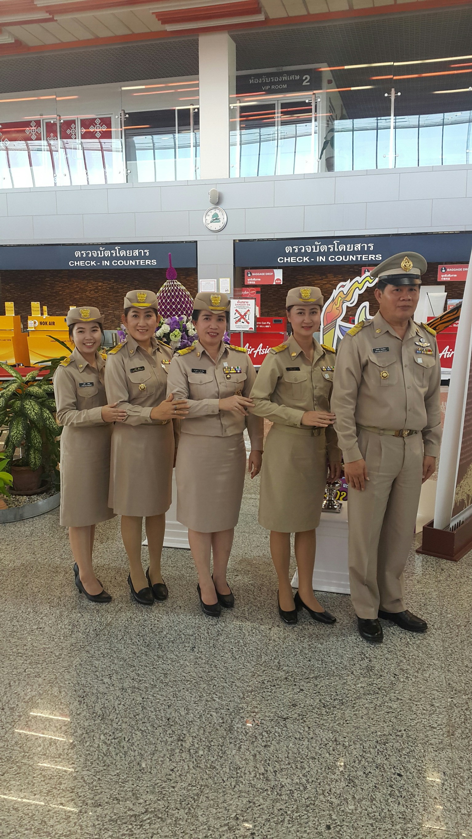 เจ้าหน้าที่สำนักงานพัฒนาชุมชนจ.น่าน เฝ้ารับเสด็จสมเด็จพระเทพรัตนราชสุดาฯ สยามบรมราชกุมารี