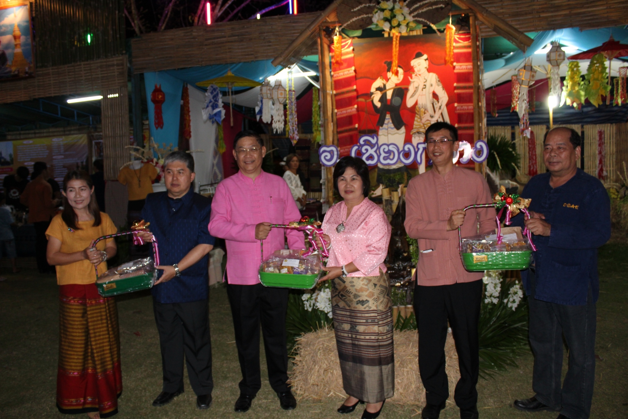 เจ้าหน้าที่พัฒนาชุมชน จ.น่าน ร่วมจัดนิทรรศการของดีเมืองน่านและสินค้า OTOP 15 อำเภอ