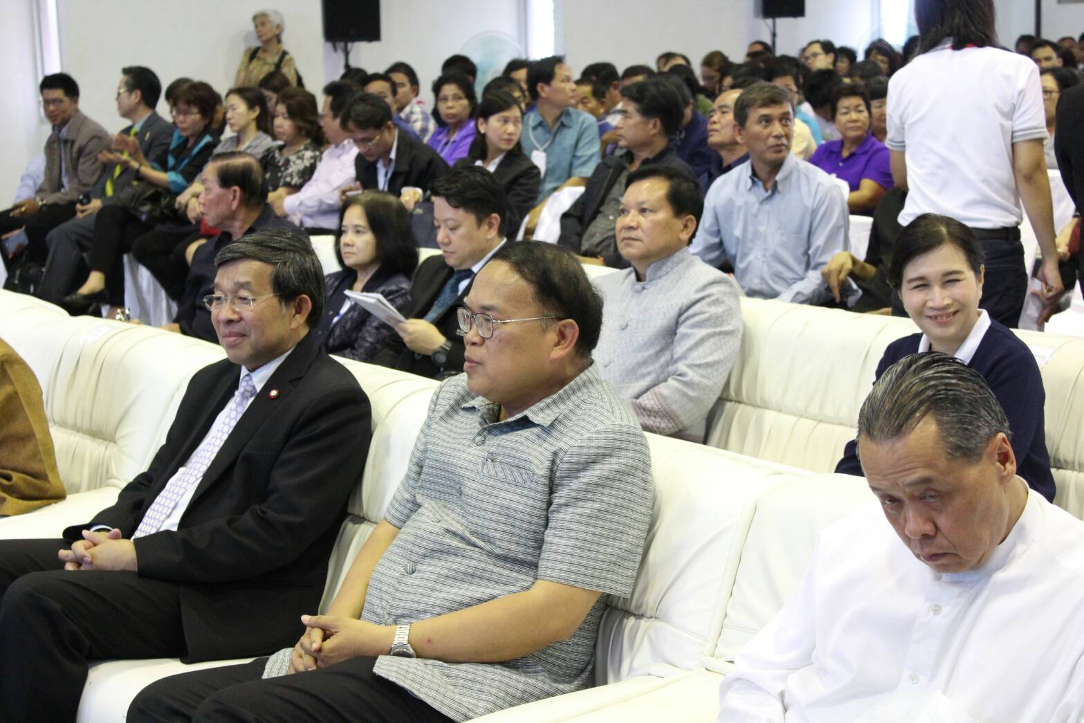 นายโชคชัย แก้วป่อง รองอธิบดีกรมการพัฒนาชุมชน ร่วมเสวนา”วทน สร้างอาชีพและยกระดับภูมิภาคได้อย่างไร”