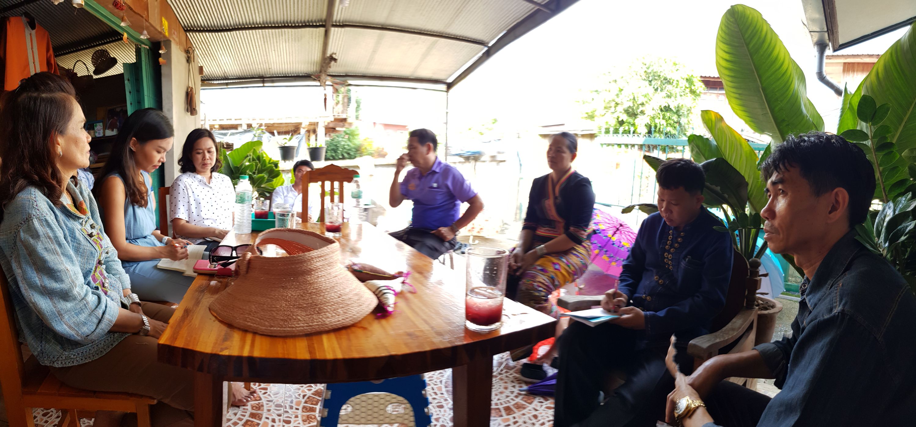 พัฒนาการจ.น่าน และคณะ ร่วมสังเกตุการณ์การสำรวจและจัดเก็บข้อมูลเพื่อเตรียมความพร้อมสู่การพัฒนาเป็นหมู่บ้านท่องเที่ยวด้านวัฒนธรรม