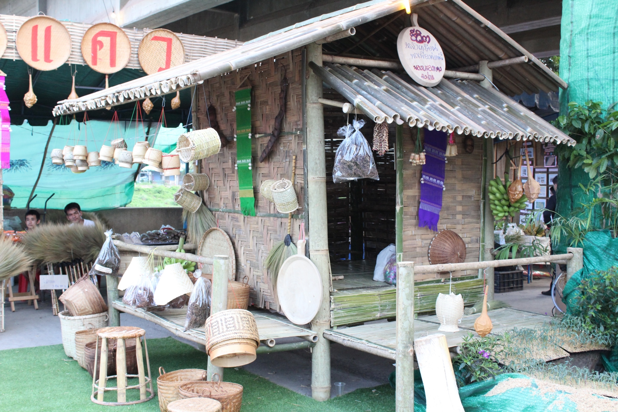 เจ้าหน้าที่พัฒนาชุมชน จ.น่าน ร่วมจัดนิทรรศการของดีเมืองน่านและสินค้า OTOP 15 อำเภอ