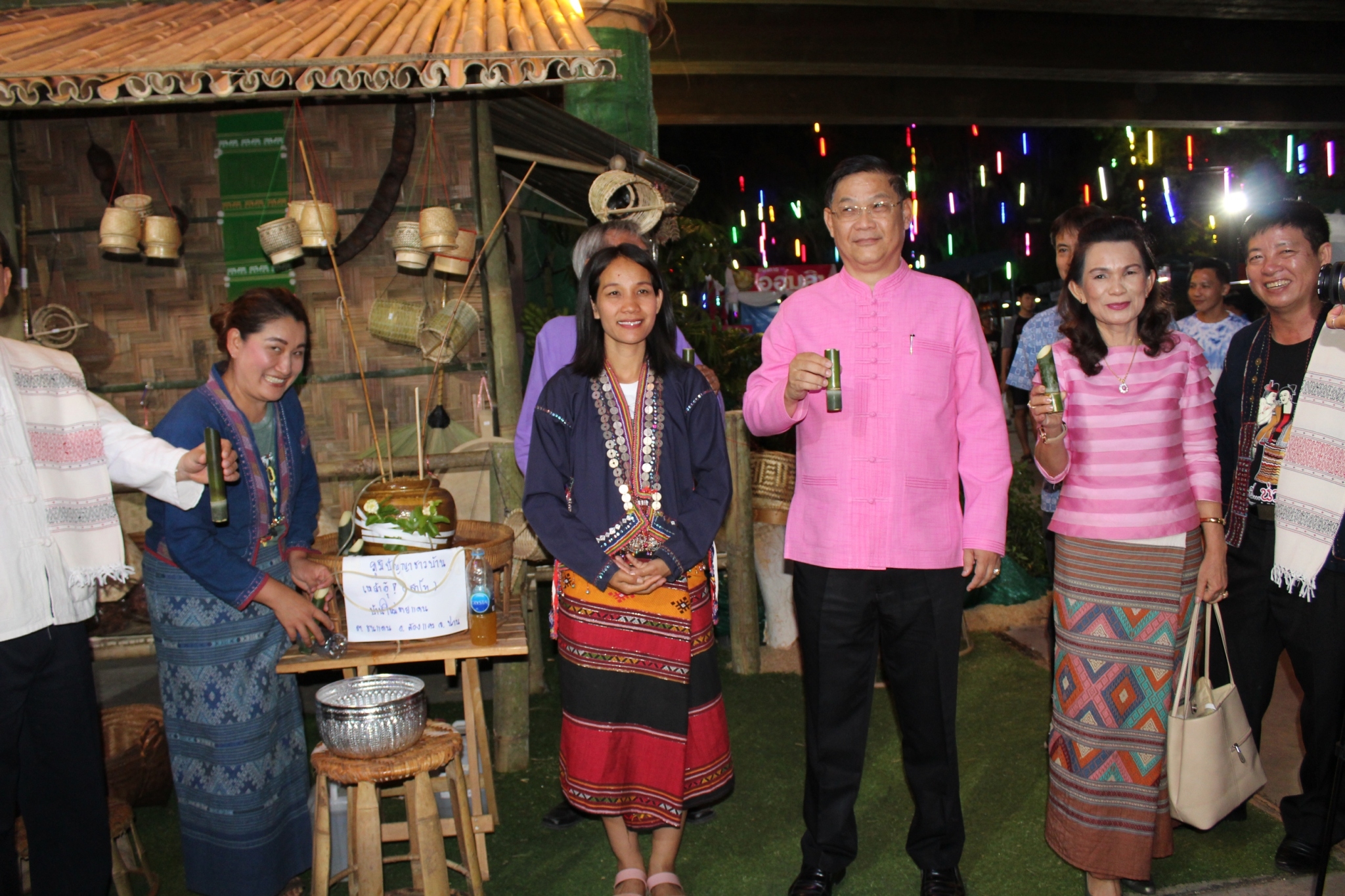 เจ้าหน้าที่พัฒนาชุมชน จ.น่าน ร่วมจัดนิทรรศการของดีเมืองน่านและสินค้า OTOP 15 อำเภอ