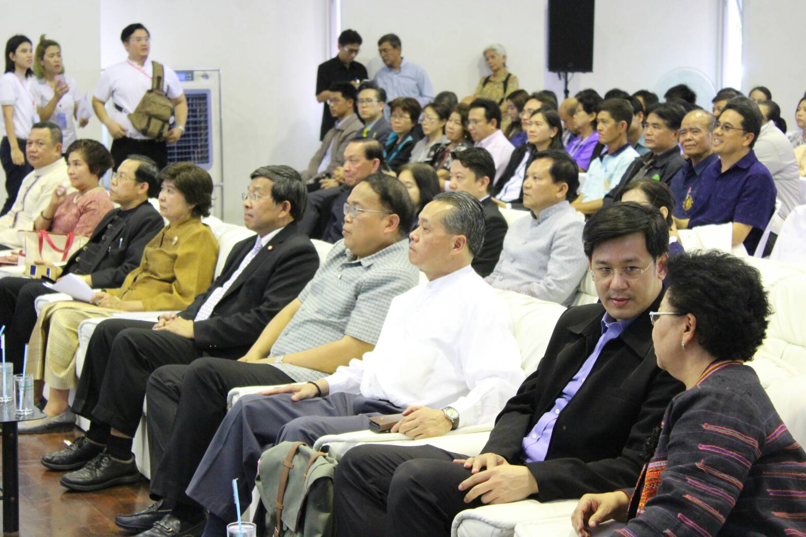 นายโชคชัย แก้วป่อง รองอธิบดีกรมการพัฒนาชุมชน ร่วมเสวนา”วทน สร้างอาชีพและยกระดับภูมิภาคได้อย่างไร”