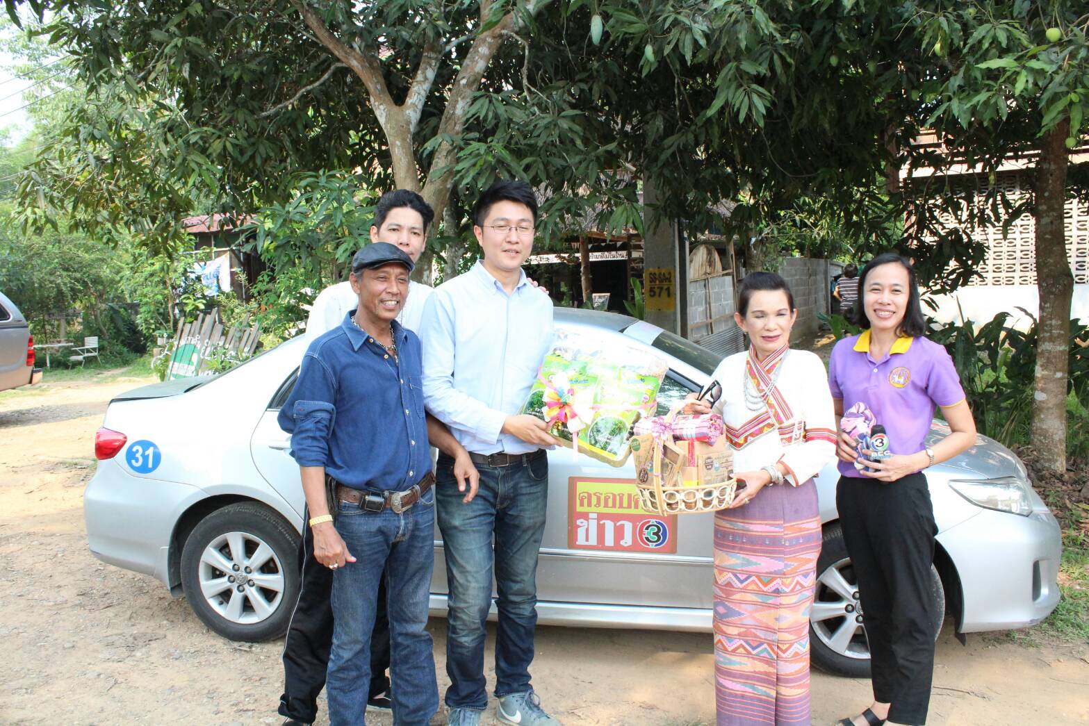 พัฒนาการจังหวัดน่านนำทีมงานครอบครัวข่าว ๓ สถานีวิทยุโทรทัศน์ไทยทีวีสีช่อง ๓ ชมกิจกรรมหมู่บ้าน OTOP เพื่อการท่องเที่ยว