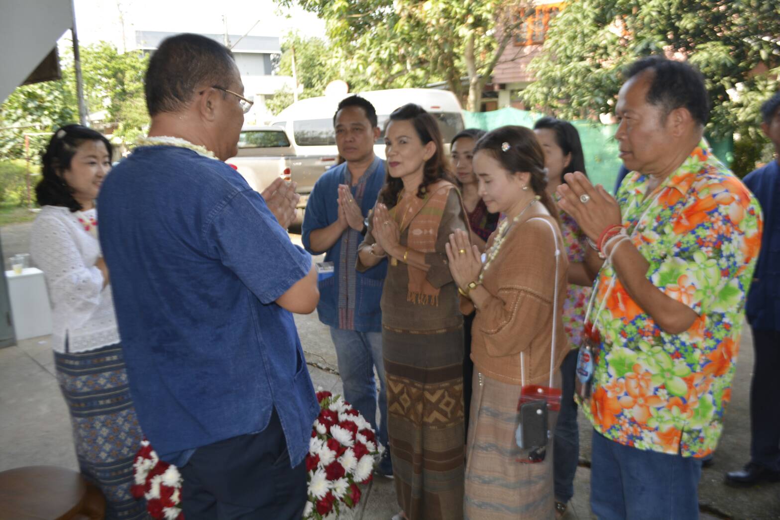 พัฒนาการจังหวัดน่านพร้อมด้วยคณะ รดน้ำขอพรเนื่องในเทศกาลสงกรานต์ ปี๋ใหม่เมือง 2561 จากผู้ว่าราชการจังหวัดน่าน,รองผู้ว่าฯ และปลัดจังหวัดน่าน