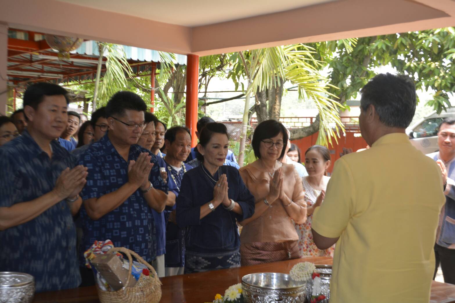 พัฒนาการจังหวัดน่านพร้อมคณะ ขอพรเนื่องในเทศกาลสงกรานต์ปี๋ใหม่เมือง 2561 จากนายก่อพงษ์ โกมลรัตน์ ผู้ตรวจราชการกรมฯ