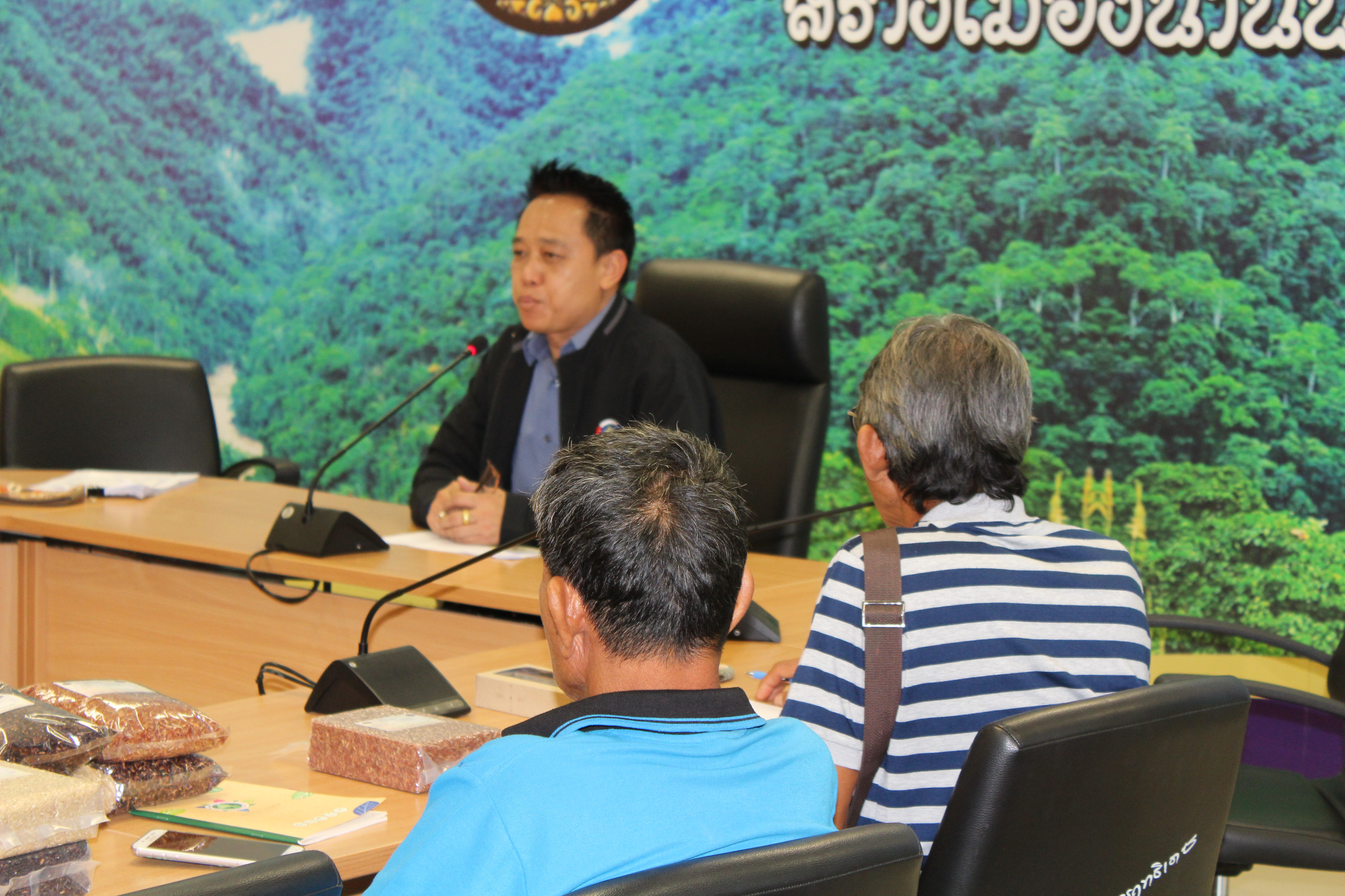 ประชุมชี้แจงการพัฒนาคุณภาพมาตรฐานผลิตภัณฑ์ OTOP กลุ่มปรับตัวสู่การพัฒนา (Quatrant D)