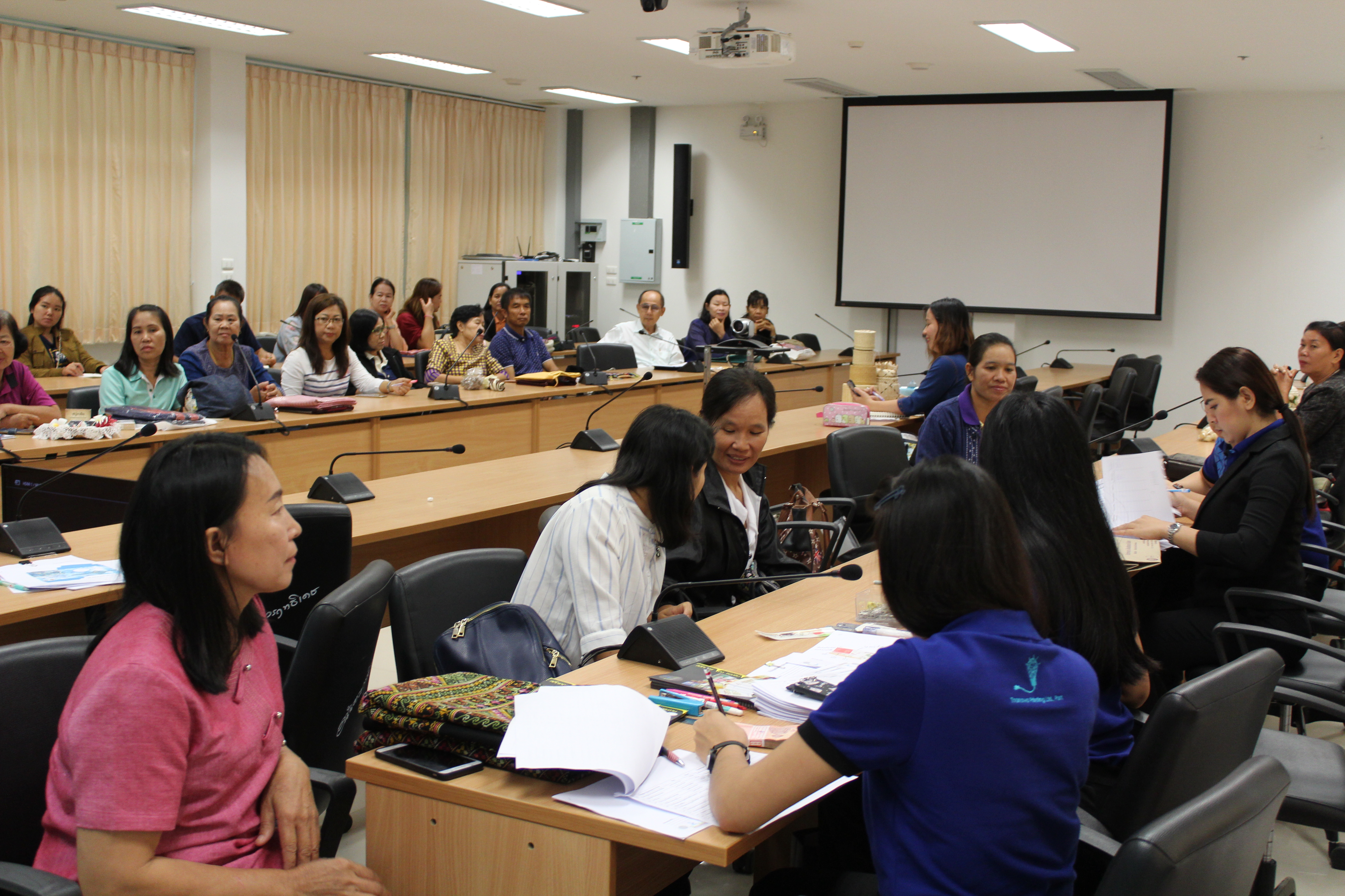 ประชุมชี้แจงการพัฒนาคุณภาพมาตรฐานผลิตภัณฑ์ OTOP กลุ่มปรับตัวสู่การพัฒนา (Quatrant D)