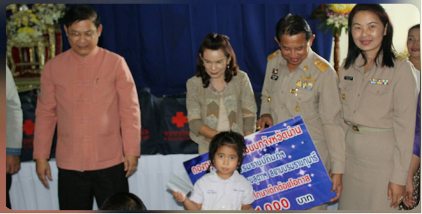 สพจ.น่าน มอบเงินกองทุนพัฒนาเด็กจังหวัดน่านในพระบรมราชูปถัมภ์ สมเด็จพระเทพรัตนราชสุดาฯ สยามบรมราชกุมารี