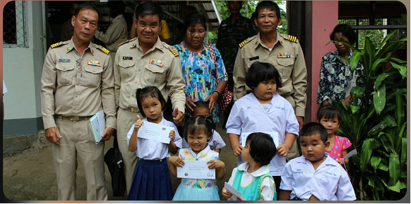 สพจ.น่าน มอบเงินกองทุนพัฒนาเด็กจังหวัดน่านในพระบรมราชูปถัมภ์ สมเด็จพระเทพรัตนราชสุดาฯ สยามบรมราชกุมารี