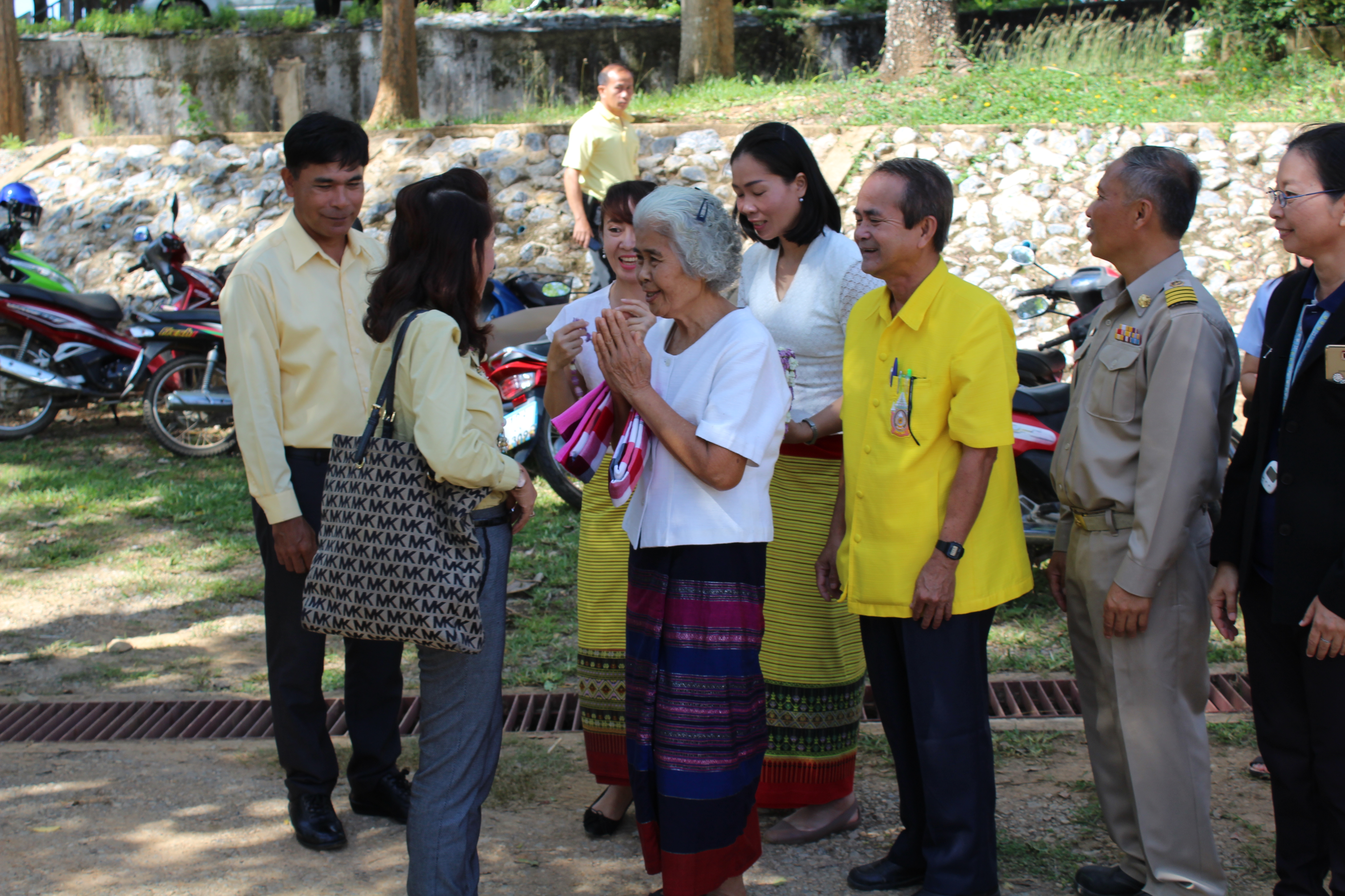 คัดสรรหมู่บ้านเศรษฐกิจพอเพียง “อยู่เย็น เป็นสุข” และกิจกรรมพัฒนาชุมชนดีเด่น (วันที่ 1) อ.นาหมื่น