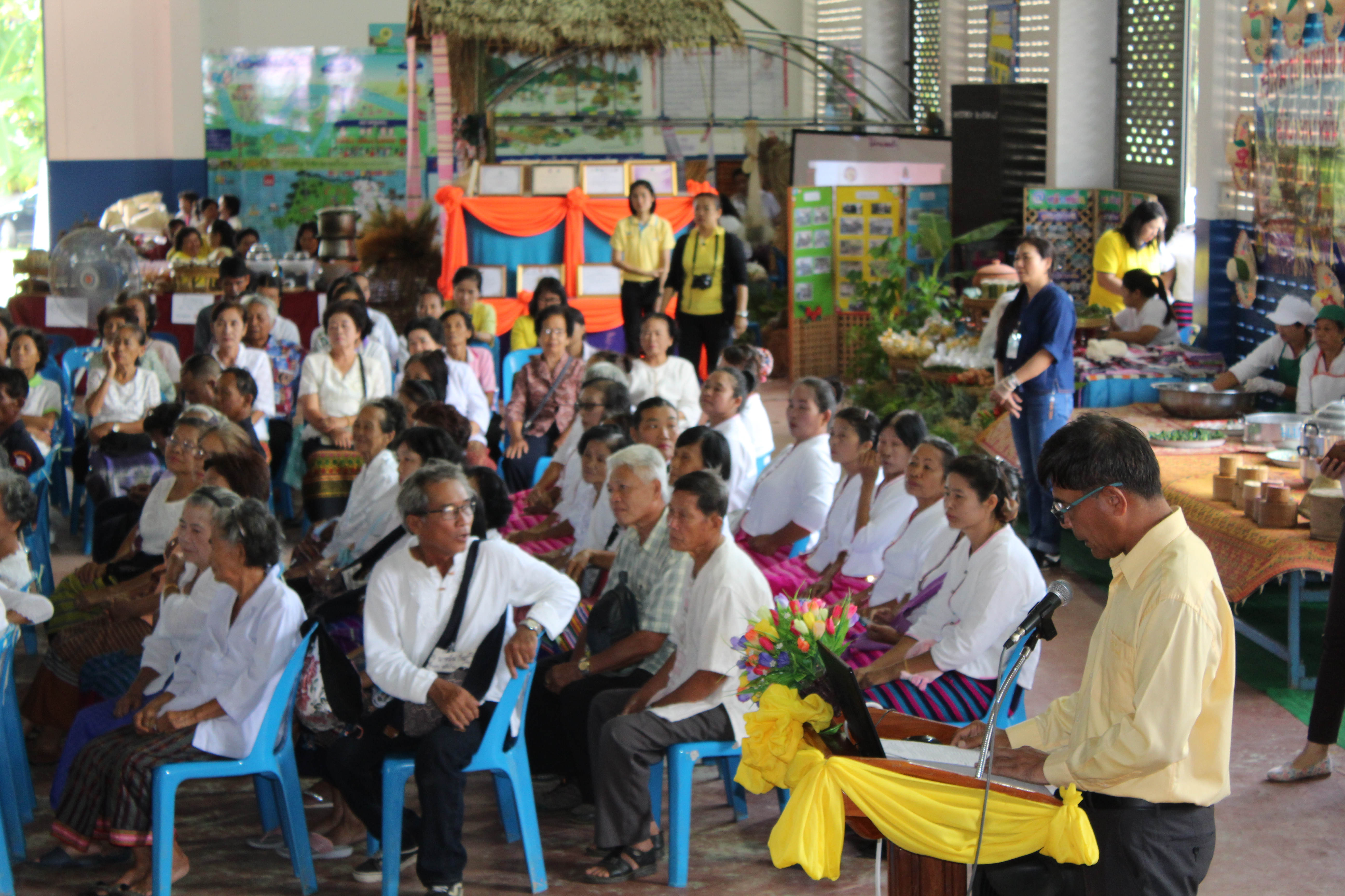 คัดสรรหมู่บ้านเศรษฐกิจพอเพียง “อยู่เย็น เป็นสุข” และกิจกรรมพัฒนาชุมชนดีเด่น (วันที่ 1) อ.นาหมื่น