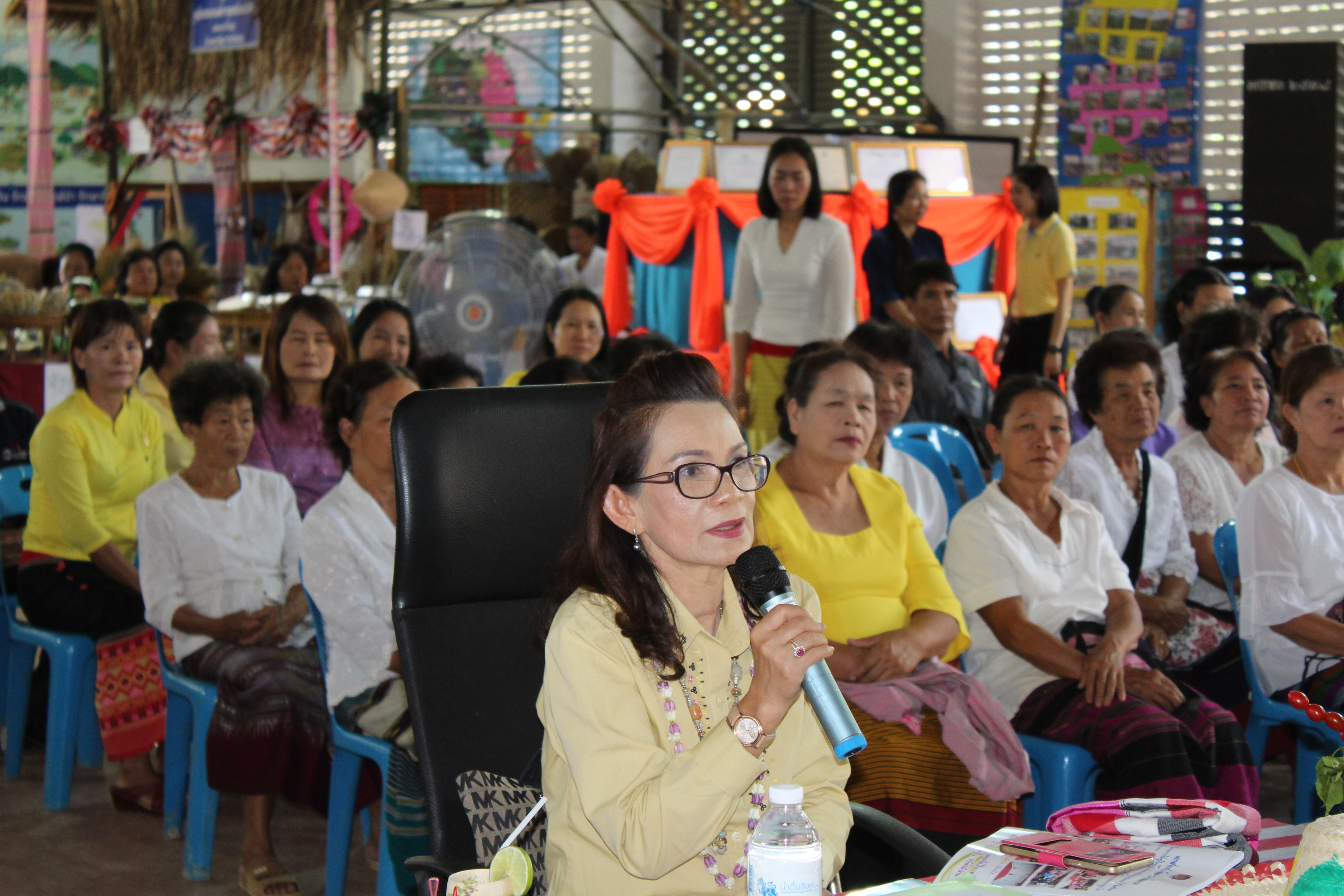 คัดสรรหมู่บ้านเศรษฐกิจพอเพียง “อยู่เย็น เป็นสุข” และกิจกรรมพัฒนาชุมชนดีเด่น (วันที่ 1) อ.นาหมื่น