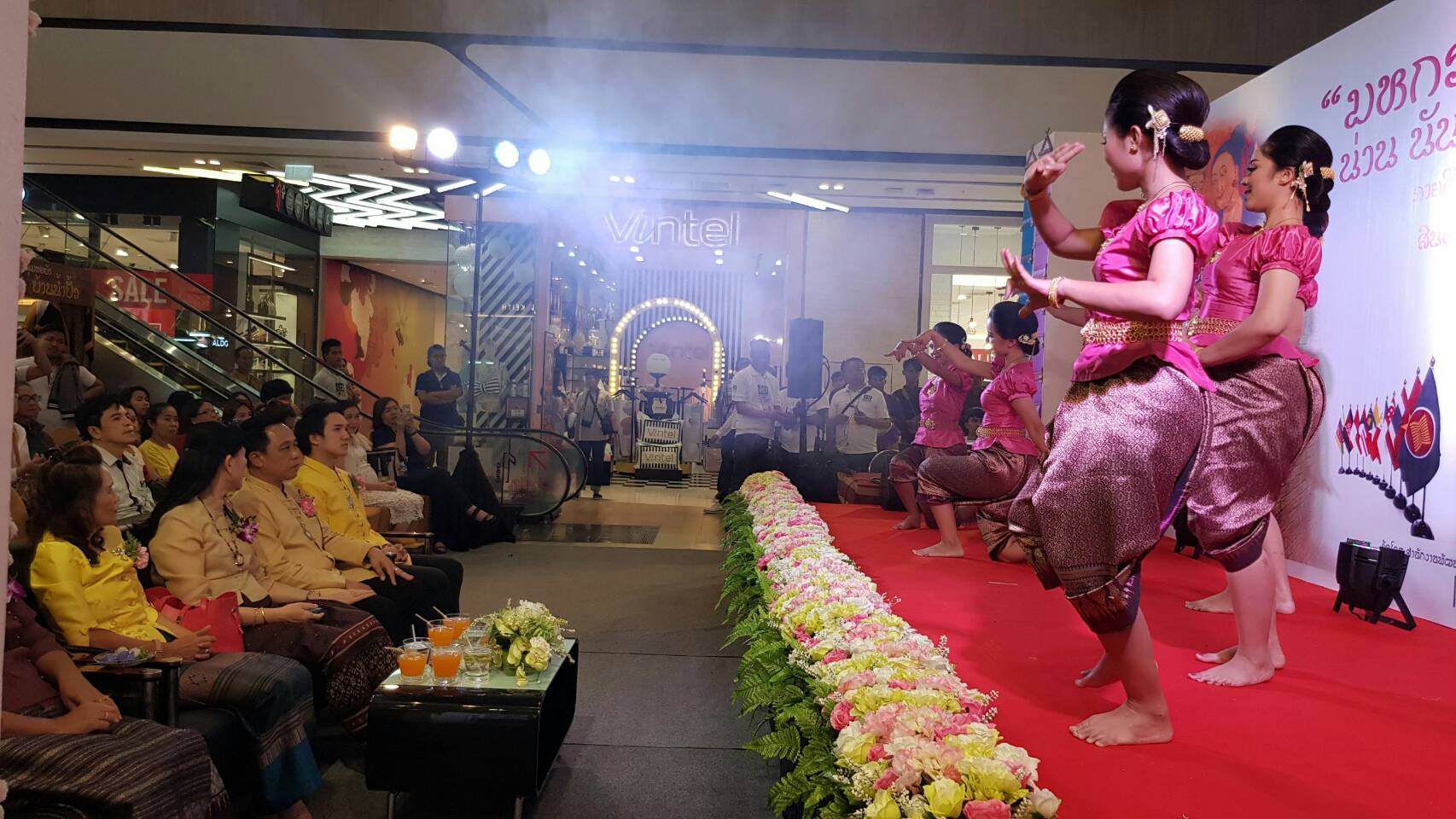 สพจ.น่าน เสริมสร้างความเข้มแข็งและเพิ่มช่องทางการตลาดให้แก่ผู้ผลิตและผู้ประกอบการ  OTOP  น่านนคร