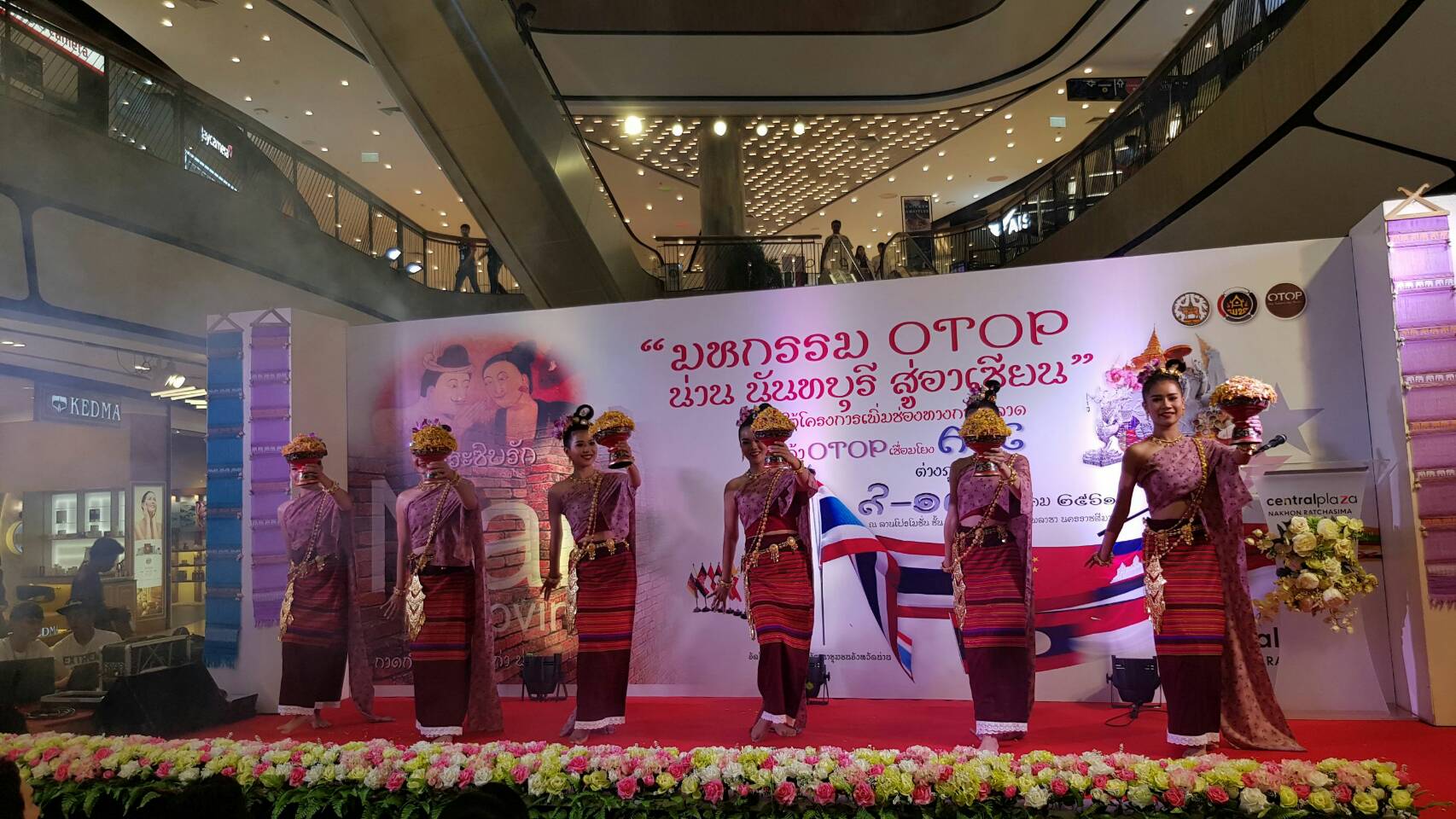 สพจ.น่าน เสริมสร้างความเข้มแข็งและเพิ่มช่องทางการตลาดให้แก่ผู้ผลิตและผู้ประกอบการ  OTOP  น่านนคร