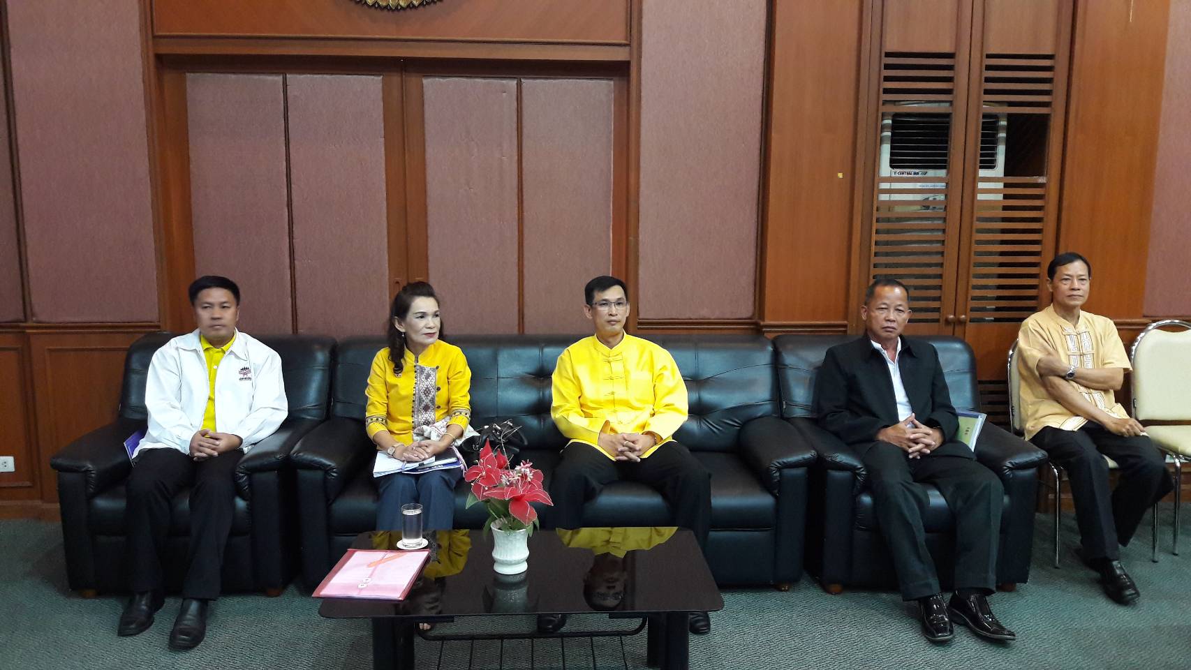 ประชุมซักซ้อมแนวทางการดำเนินงานโครงการการพัฒนาหมู่บ้านและชุมชนอย่างยั่งยืน โดยศาสตร์พระราชาตามแนวทางประชารัฐ จังหวัดน่าน