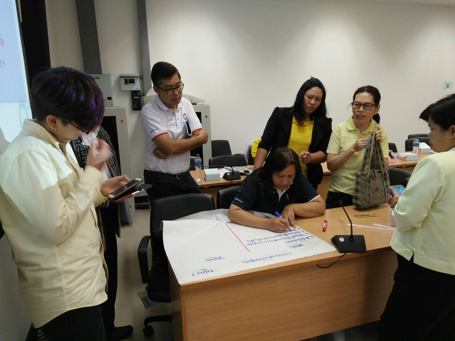 ประชุมเชิงปฏิบัติการทีมสนับสนุนการขับเคลื่อนการพัฒนาเศรษฐกิจฐานรากและประชารัฐจังหวัดน่าน