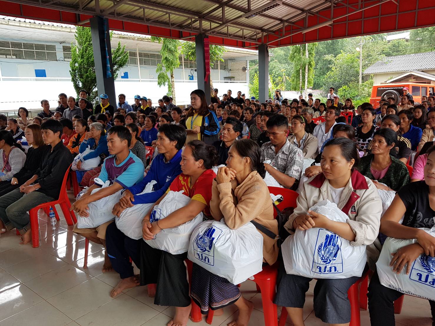 สพจ.น่าน ร่วมบริจาคเงินและสิ่งของให้กำลังใจแก่ผู้ประสบภัยดินโคลนถล่ม บ้านห้วยขาบ ต.บ่อเกลือเหนือ จ.น่าน