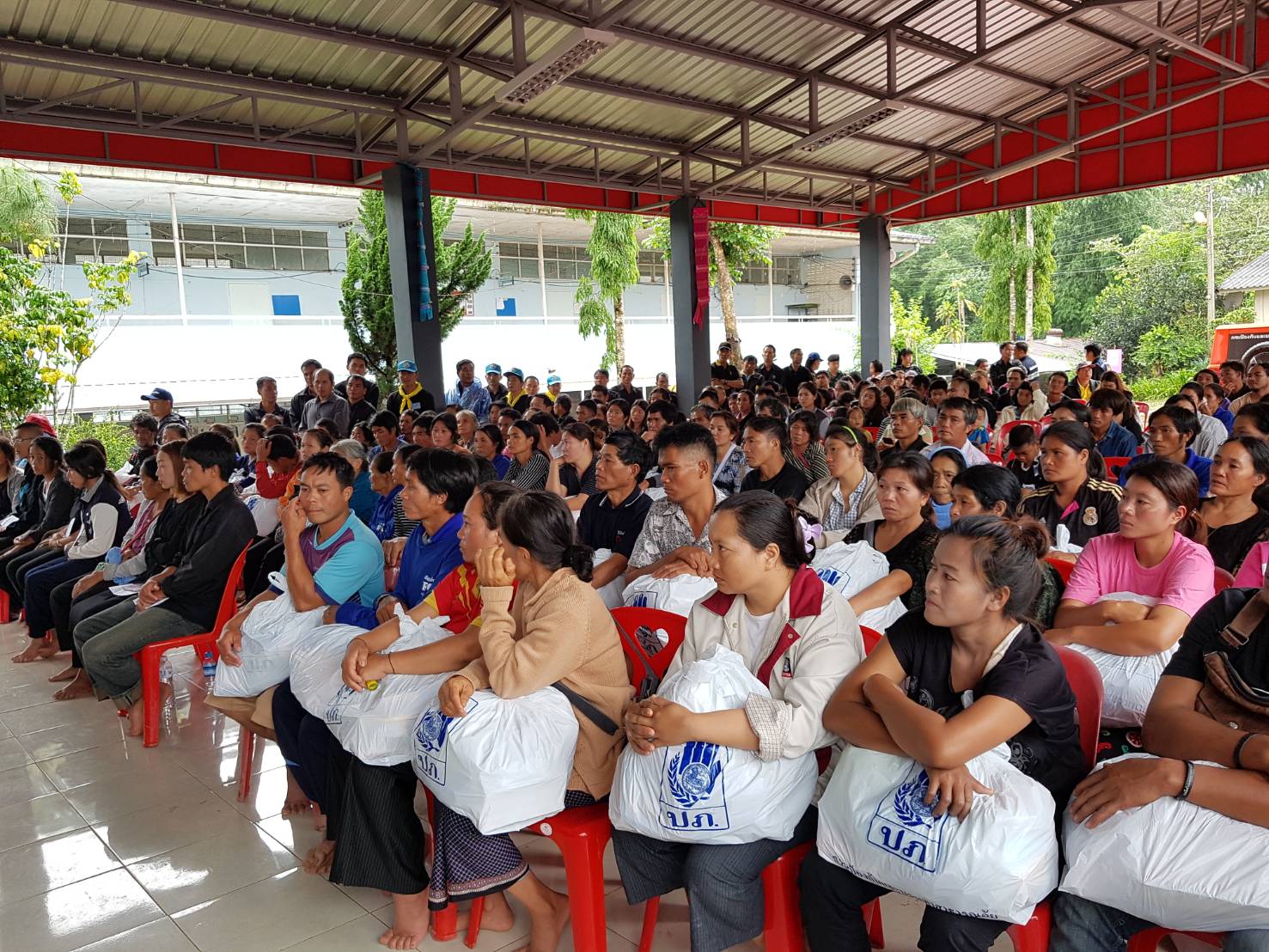 สพจ.น่าน ร่วมบริจาคเงินและสิ่งของให้กำลังใจแก่ผู้ประสบภัยดินโคลนถล่ม บ้านห้วยขาบ ต.บ่อเกลือเหนือ จ.น่าน