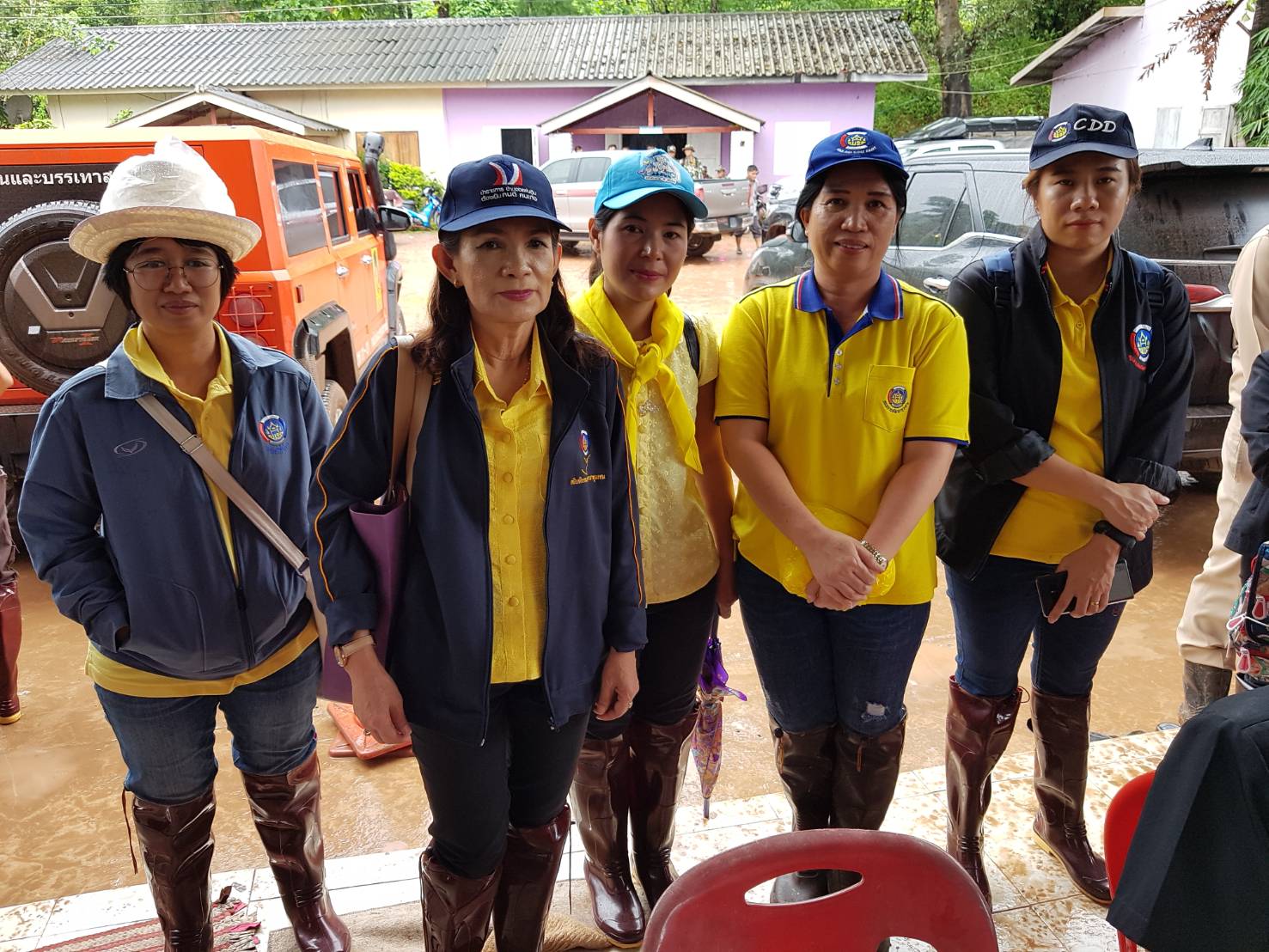 สพจ.น่าน ร่วมบริจาคเงินและสิ่งของให้กำลังใจแก่ผู้ประสบภัยดินโคลนถล่ม บ้านห้วยขาบ ต.บ่อเกลือเหนือ จ.น่าน