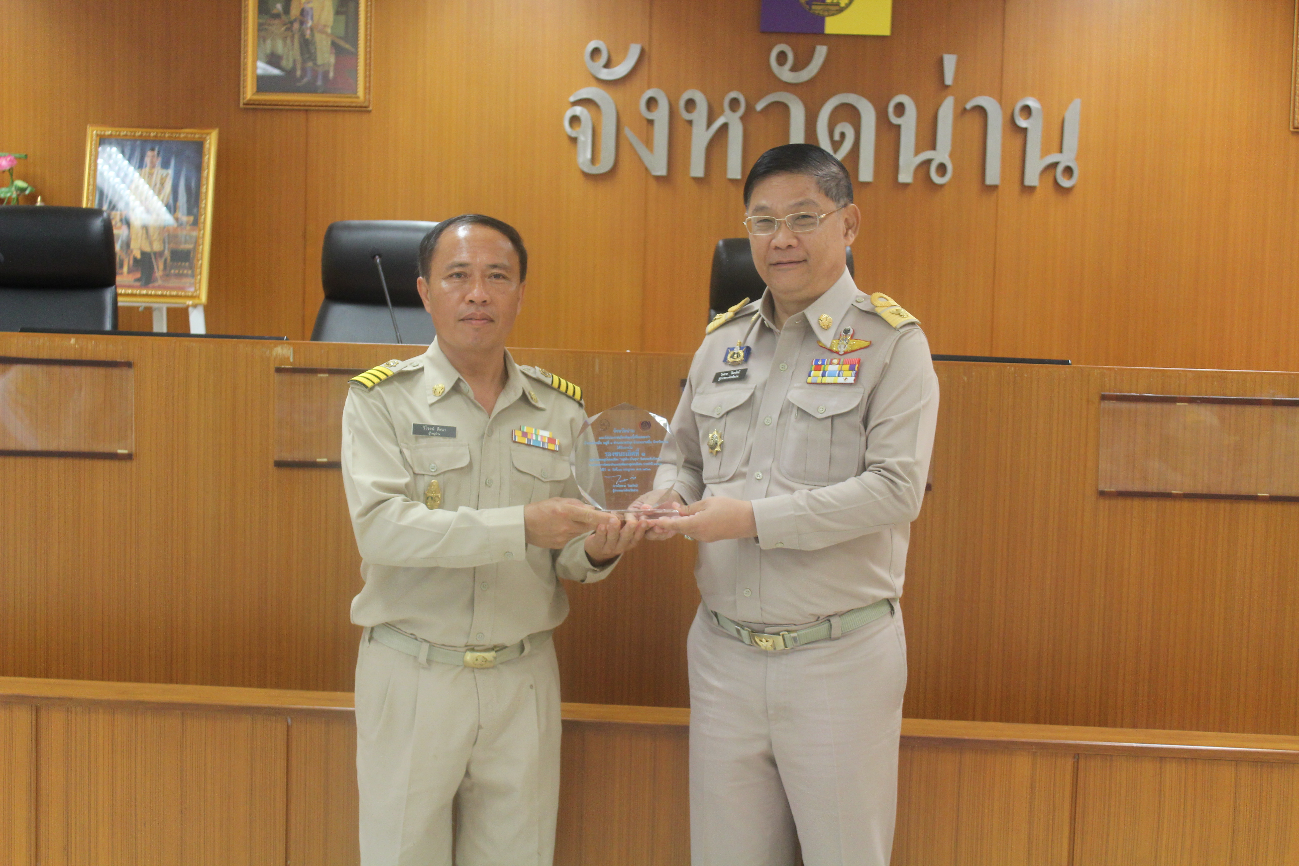 มอบโล่เกียรติคุณและประกาศเกียรติคุณเพื่อเชิดชูเกียรติผู้นำเครือข่ายพัฒนาชุมชนดีเด่น ปี 2561