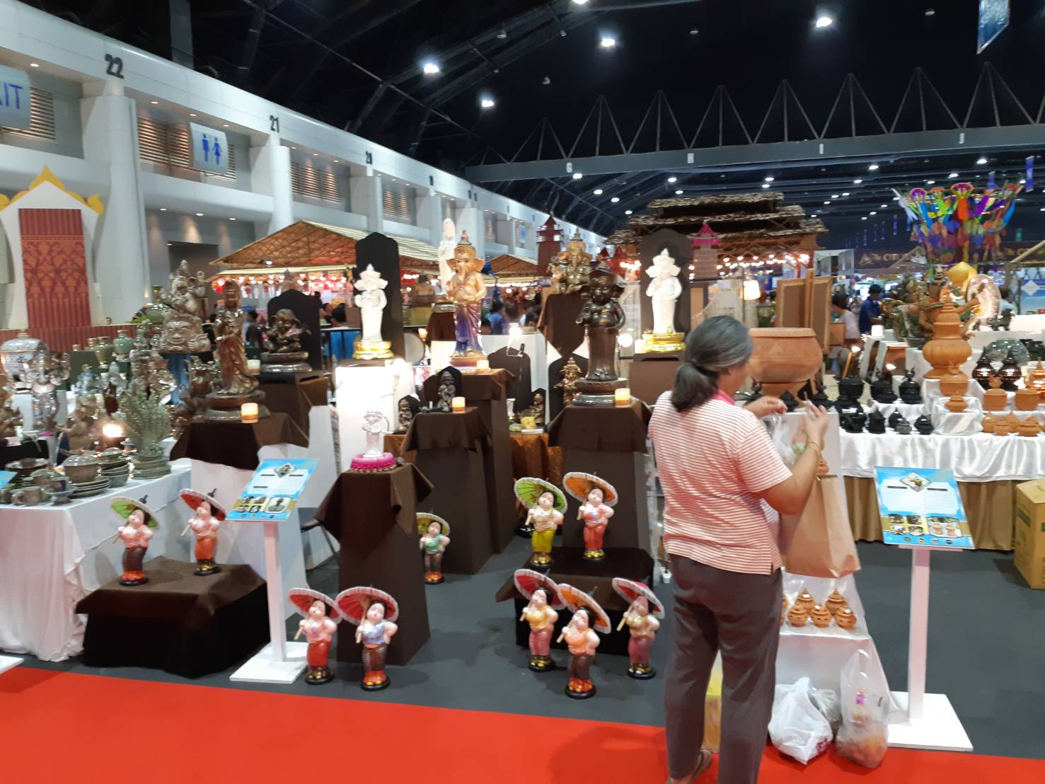 งานศิลปาชีพประทีปไทย OTOP ก้าวไกลด้วยพระบารมี 2561