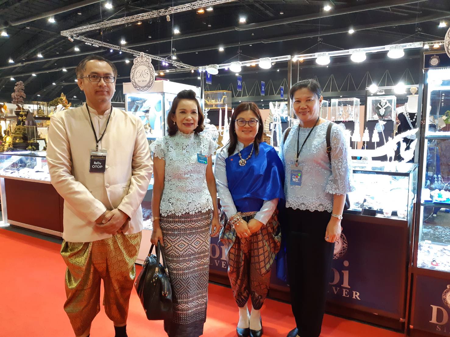 งานศิลปาชีพประทีปไทย OTOP ก้าวไกลด้วยพระบารมี 2561