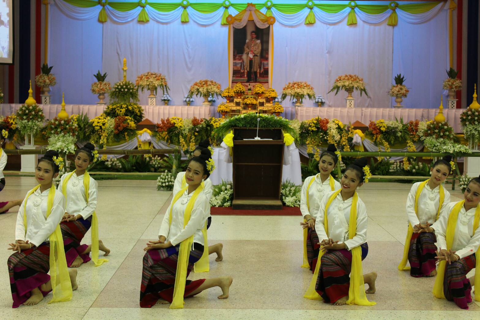 สพจ.น่าน ร่วมพิธีถวายเครื่องราชสักการะและพิธีจุดเทียนถวายพระพรชัยมงคล