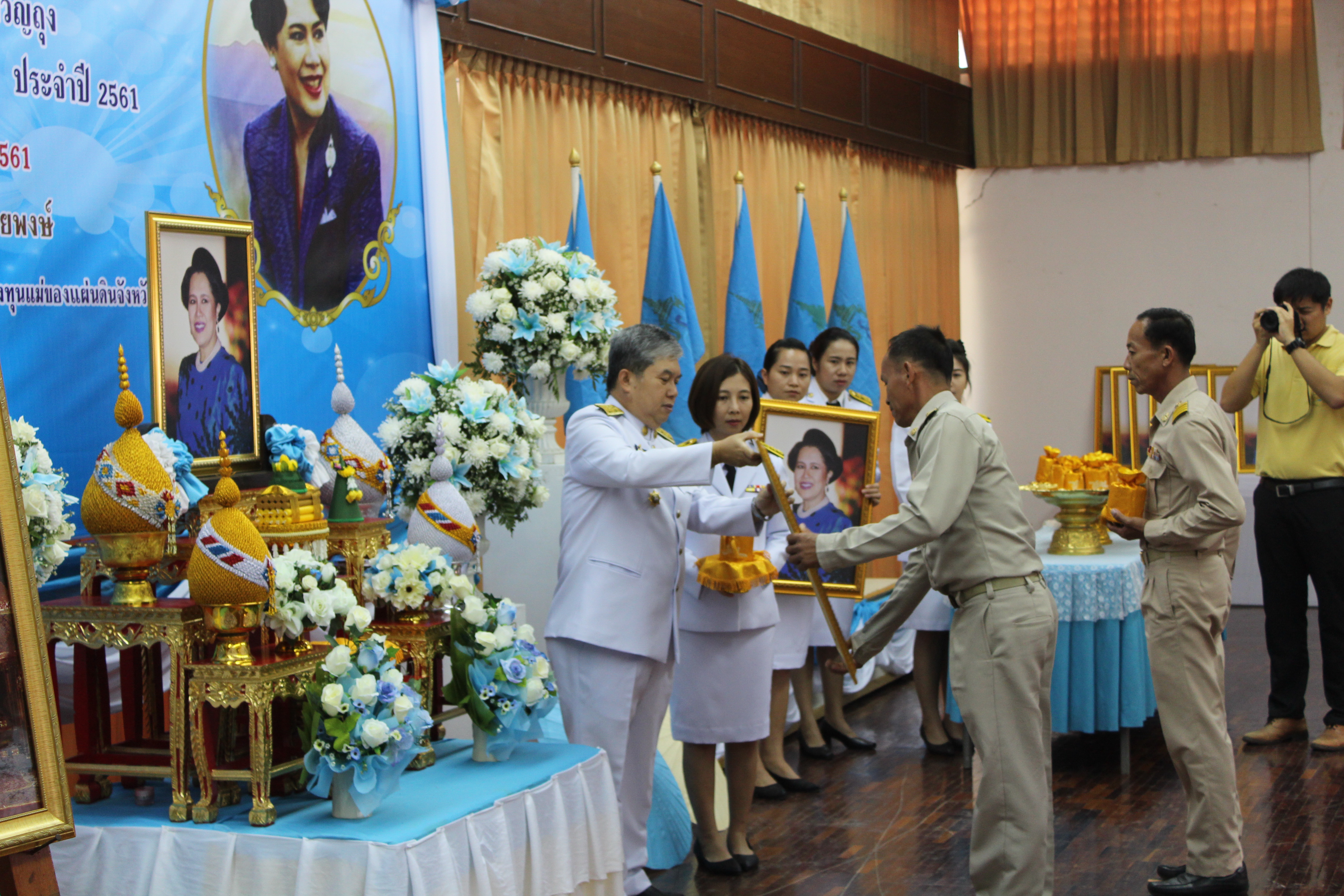 @น่าน : พิธีมอบเงินพระราชทานขวัญถุงกองทุนแม่ของแผ่นดินจังหวัดน่าน ประจำปี 2561