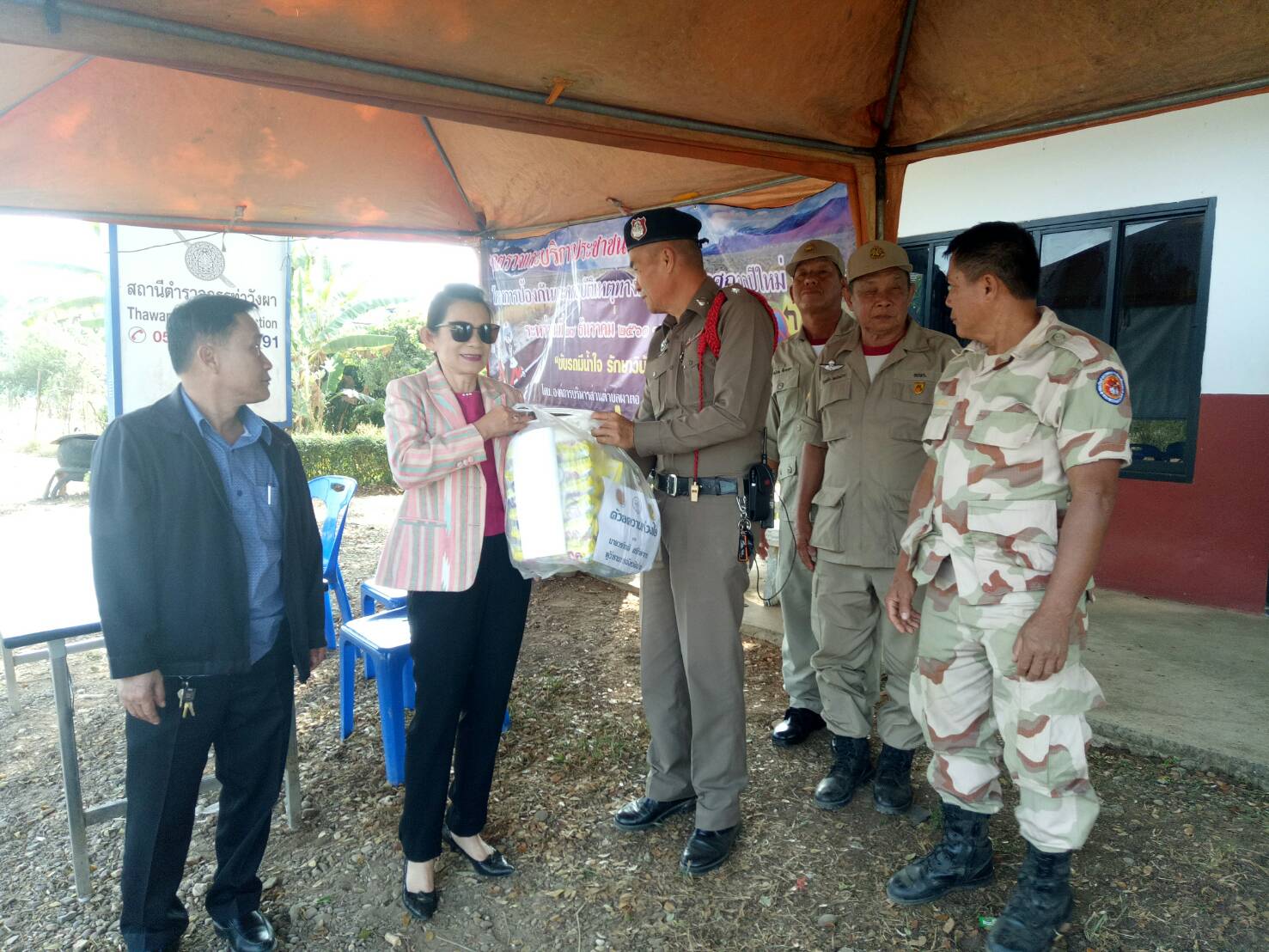 @น่าน : สพจ.น่าน ตรวจเยี่ยมพร้อมให้กำลังใจเจ้าหน้าที่ ณ จุดให้บริการประชาชน