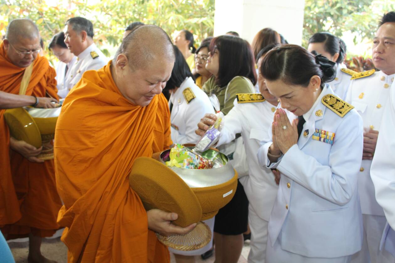 สพจ.น่าน ร่วมกิจกรรมเนื่องในวันคล้ายวันเฉลิมพระชนมพรรษา พระบาทสมเด็จพระปรมินทรมหาภูมิพลอดุลยเดช บรมนาถบพิตร วันชาติ และวันพ่อแห่งชาติ พุทธศักราช 2561