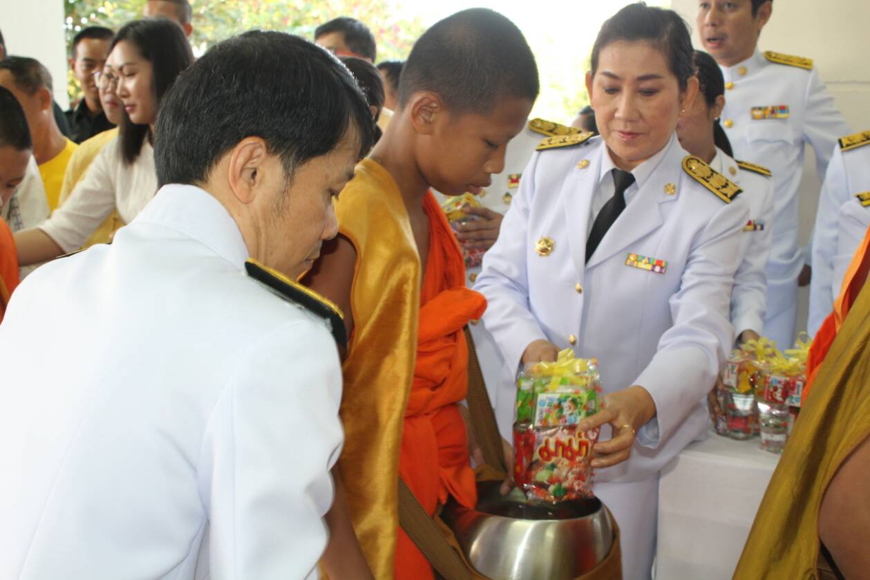 สพจ.น่าน ร่วมกิจกรรมเนื่องในวันคล้ายวันเฉลิมพระชนมพรรษา พระบาทสมเด็จพระปรมินทรมหาภูมิพลอดุลยเดช บรมนาถบพิตร วันชาติ และวันพ่อแห่งชาติ พุทธศักราช 2561