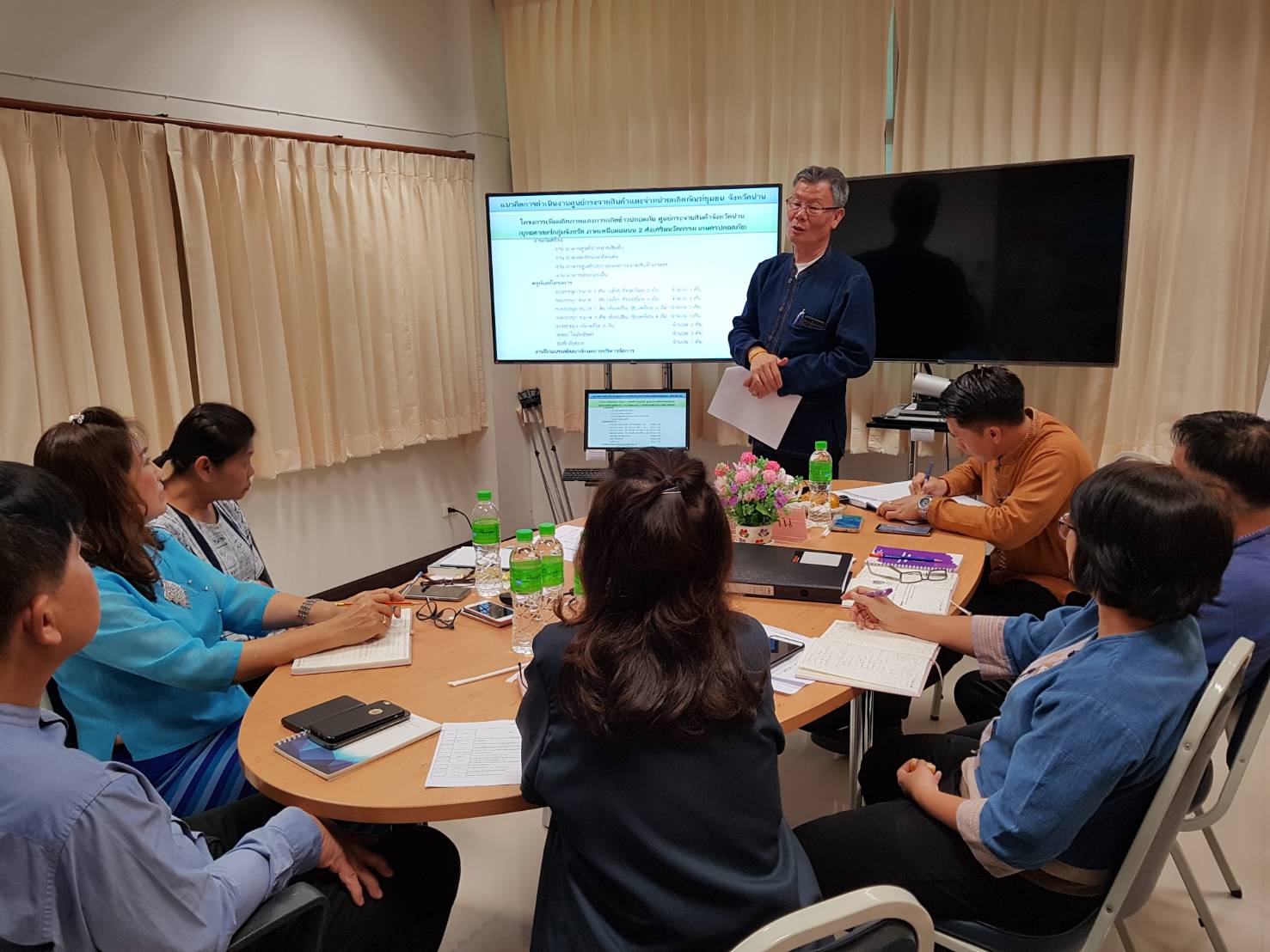 @น่าน : นายไพบูลย์  บูรณสันติ ผู้ตรวจราชการกรมการพัฒนาชุมชน ติดตามการดำเนินงาน และให้แนวคิดการดำเนินงานศูนย์กระจายสินค้า จ.น่าน