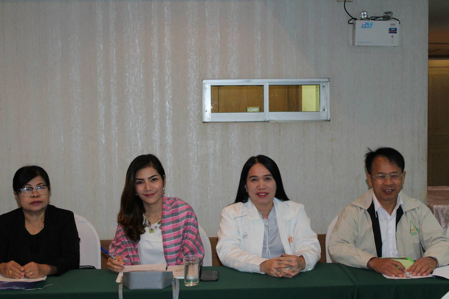 @น่าน : ประชุมคณะกรรมการคัดสรรสุดยอดผลิตภัณฑ์ OTOP เด่น จังหวัดน่าน