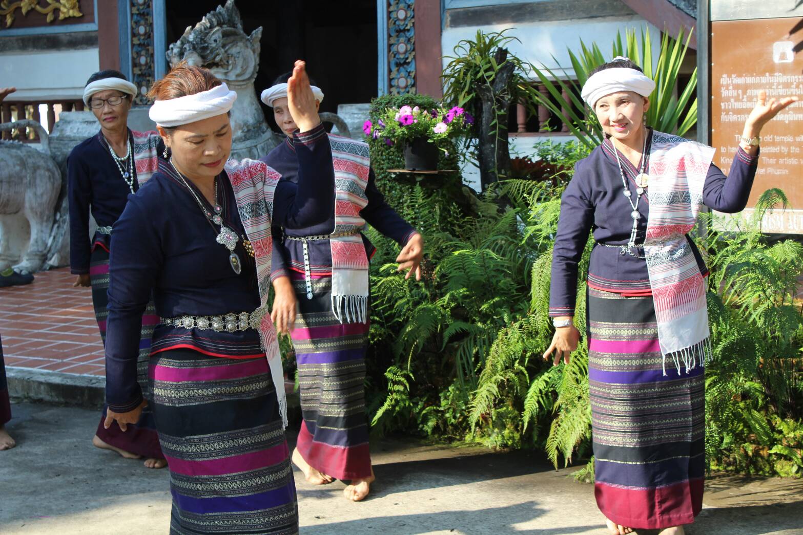 @น่าน : นายโชคชัย แก้วป่อง รองอธิบดีกรมการพัฒนาชุมชน ติดตามการดำเนินงานหมู่บ้าน OTOP นวัตวิถี