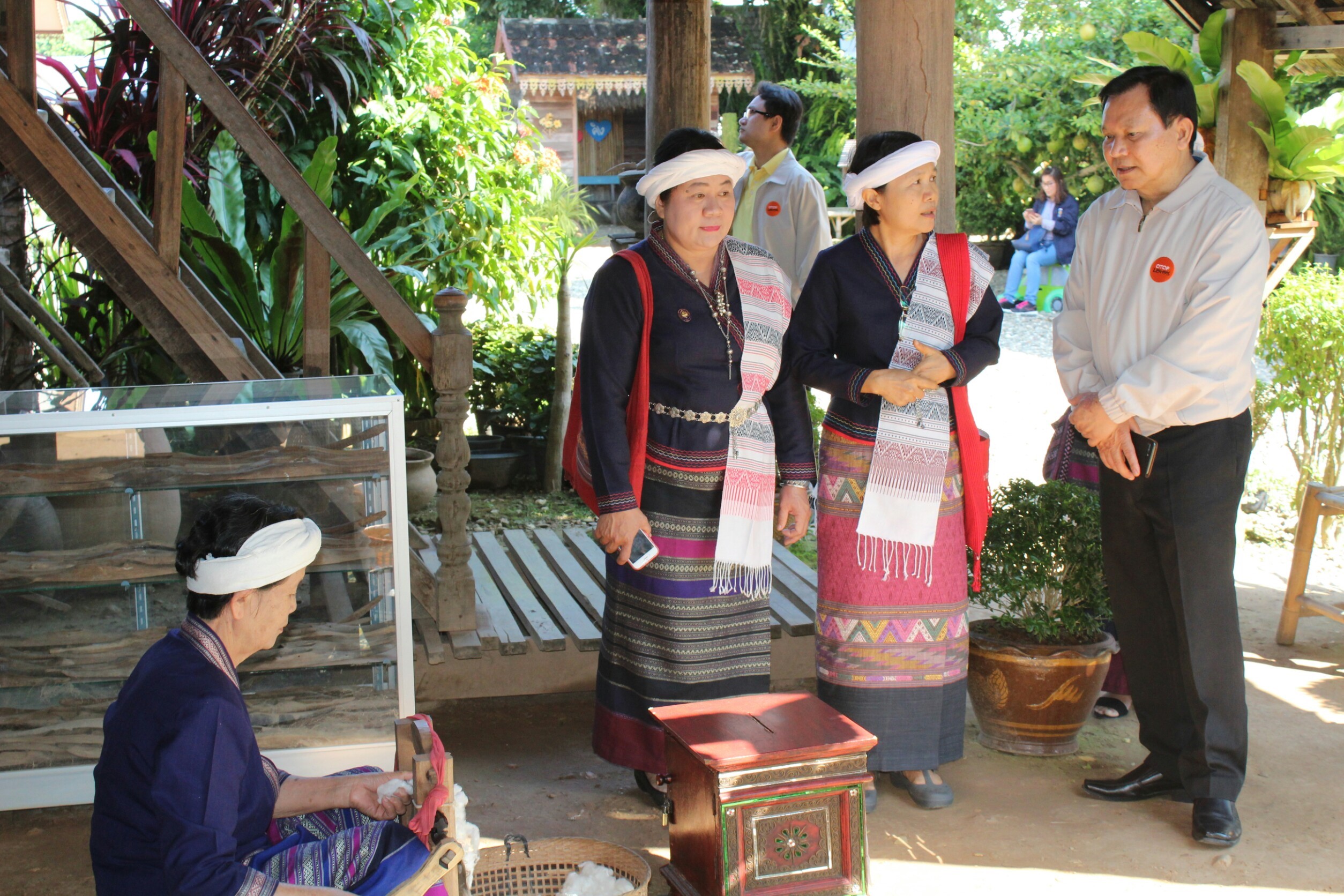 @น่าน : นายโชคชัย แก้วป่อง รองอธิบดีกรมการพัฒนาชุมชน ติดตามการดำเนินงานหมู่บ้าน OTOP นวัตวิถี