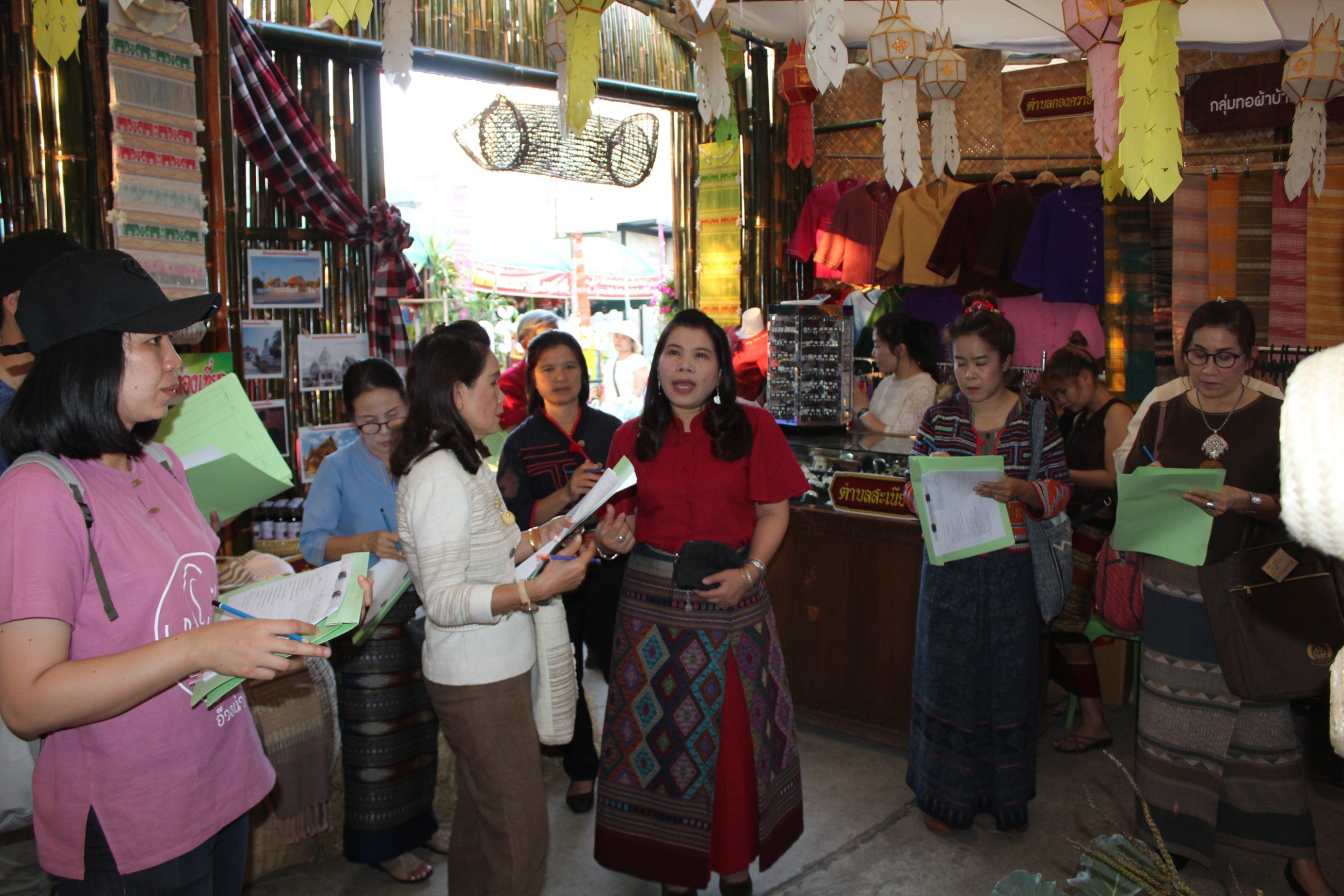 @น่าน : พจ.น่านนำคณะกรรมการฝ่ายตัดสินการประกวดร้านนิทรรศการของอำเภอและหน่วยงาน รอบแรก ○○งานประจำปีและของดีเมืองน่าน ประจำปี 2562