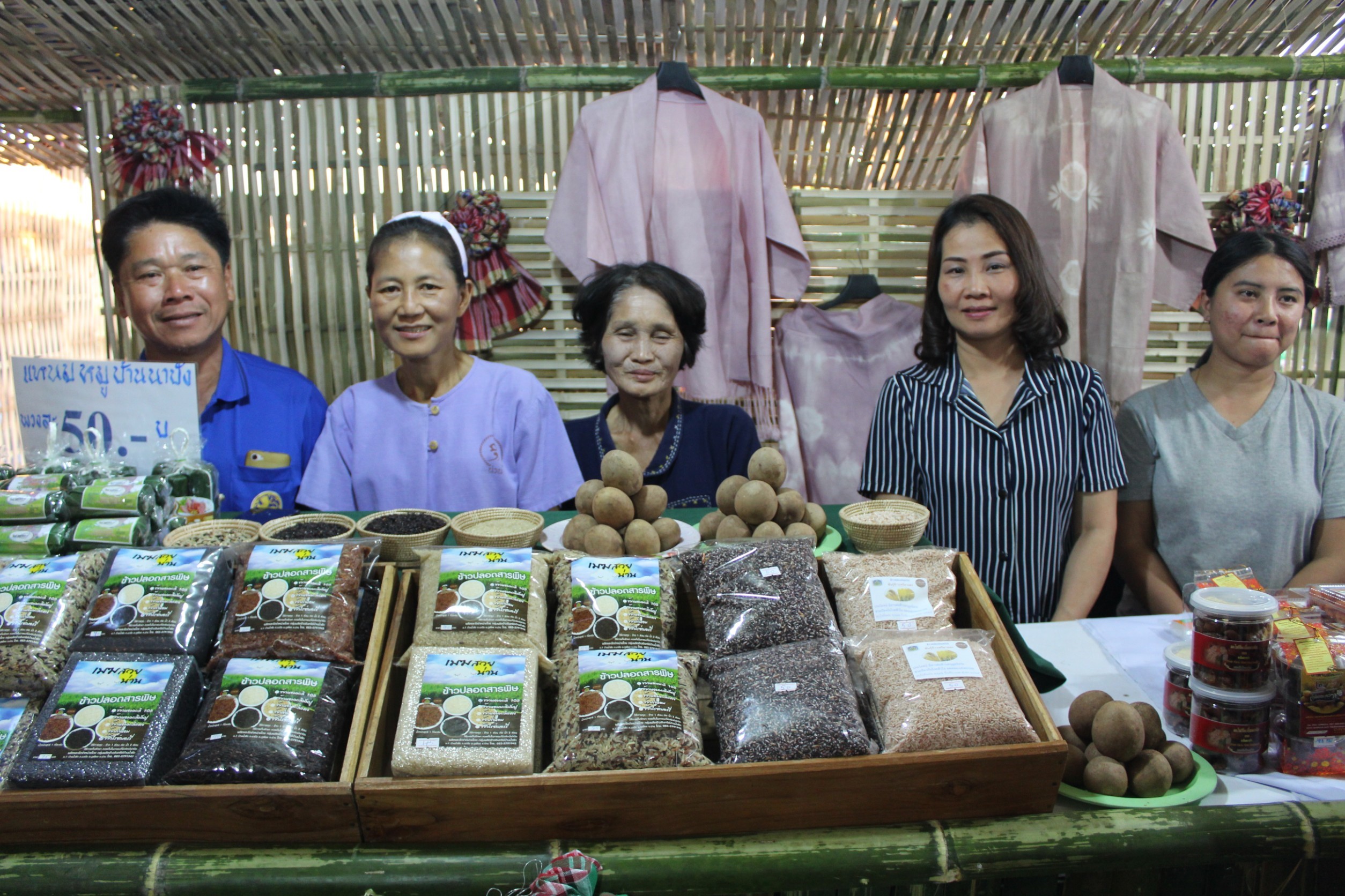 @น่าน : พจ.น่านนำคณะกรรมการฝ่ายตัดสินการประกวดร้านนิทรรศการของอำเภอและหน่วยงาน รอบแรก ○○งานประจำปีและของดีเมืองน่าน ประจำปี 2562