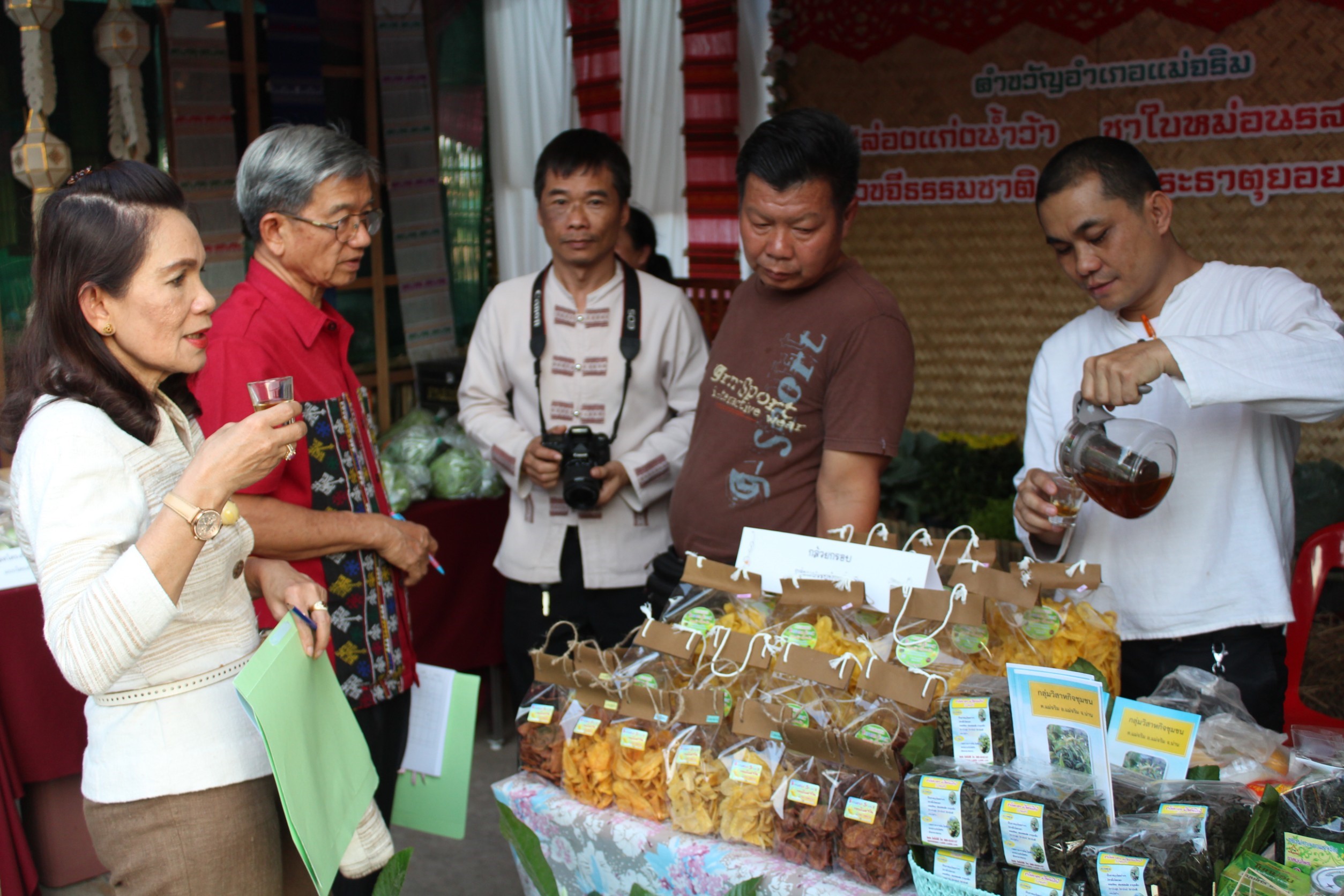 @น่าน : พจ.น่านนำคณะกรรมการฝ่ายตัดสินการประกวดร้านนิทรรศการของอำเภอและหน่วยงาน รอบแรก ○○งานประจำปีและของดีเมืองน่าน ประจำปี 2562