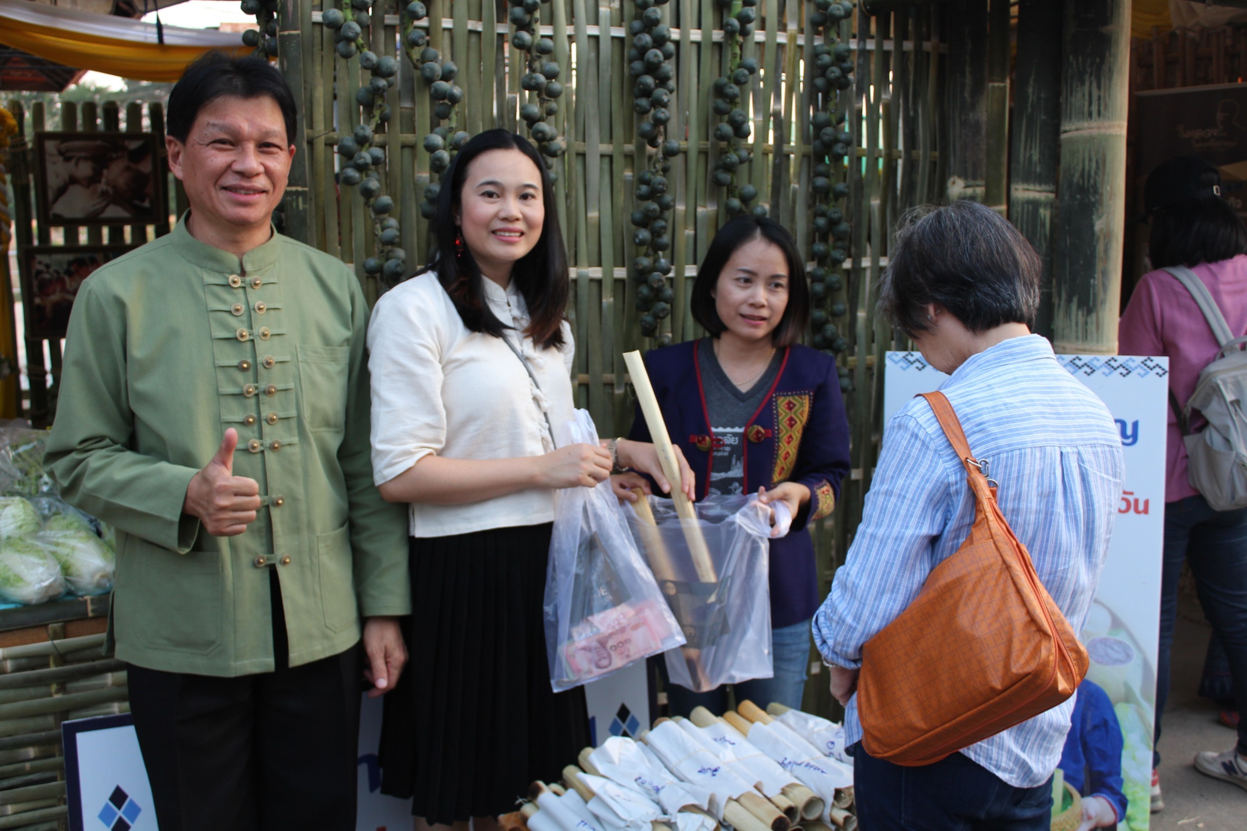 @น่าน : พจ.น่านนำคณะกรรมการฝ่ายตัดสินการประกวดร้านนิทรรศการของอำเภอและหน่วยงาน รอบแรก ○○งานประจำปีและของดีเมืองน่าน ประจำปี 2562