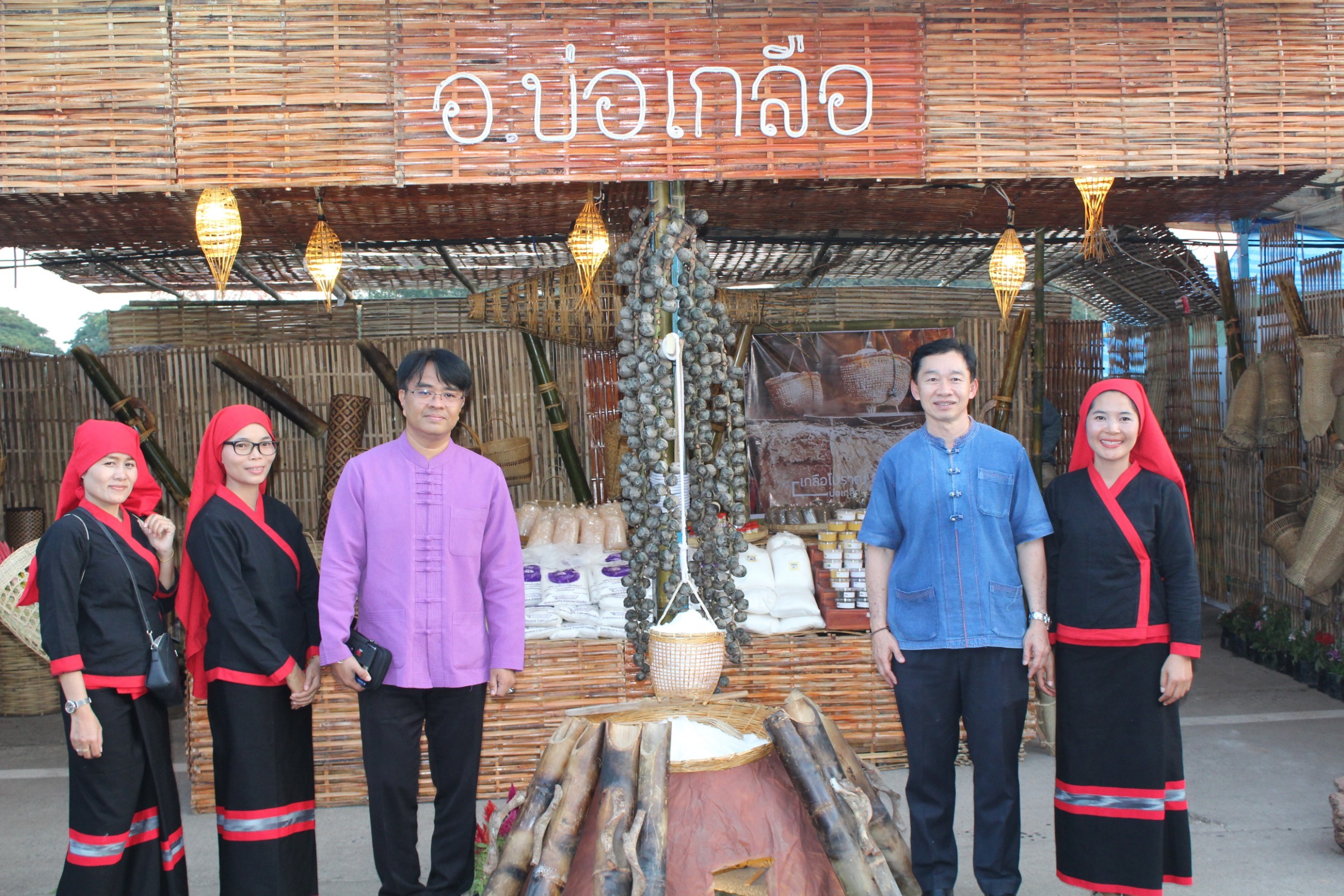 @น่าน : พจ.น่านนำคณะกรรมการฝ่ายตัดสินการประกวดร้านนิทรรศการของอำเภอและหน่วยงาน รอบแรก ○○งานประจำปีและของดีเมืองน่าน ประจำปี 2562