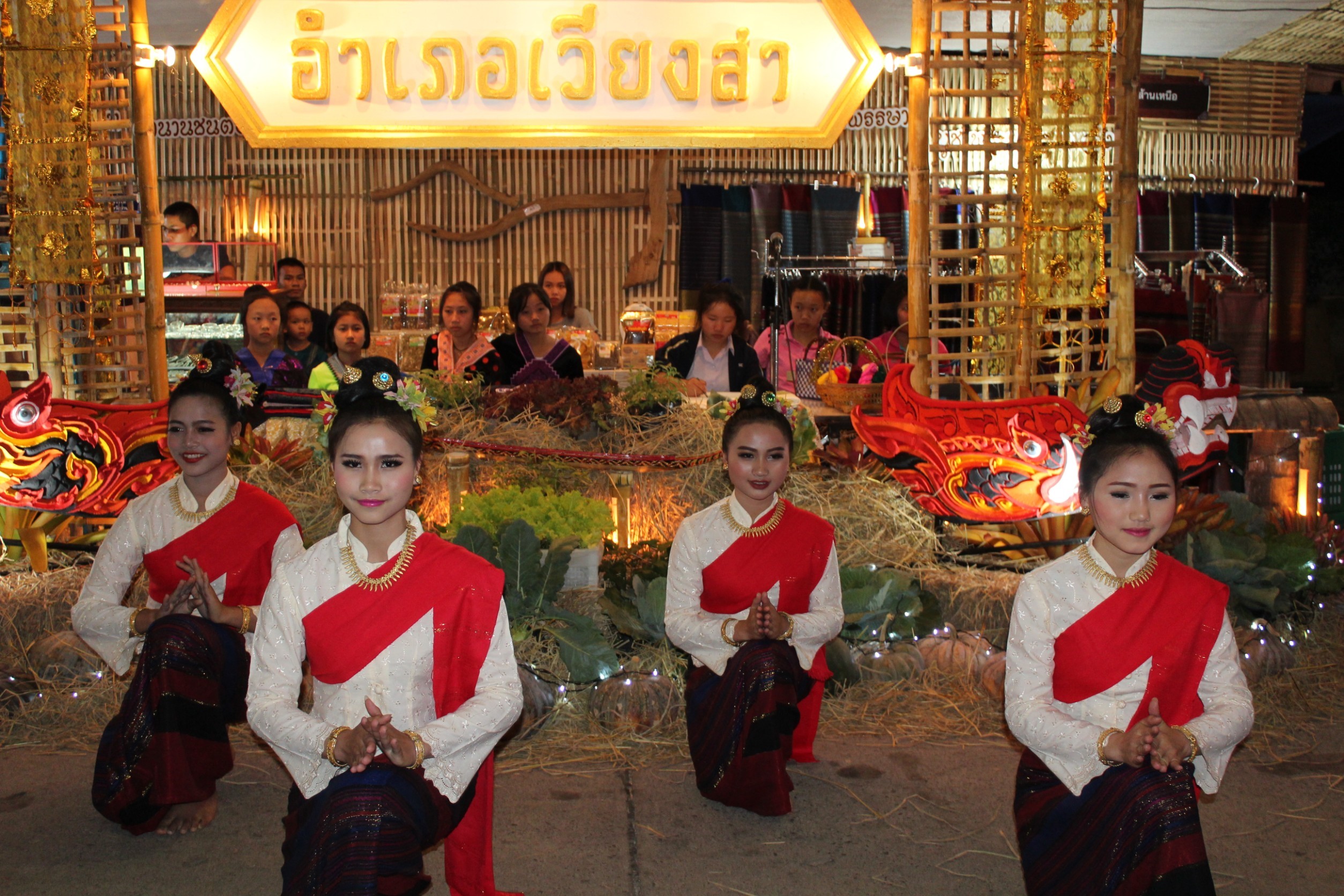 @น่าน : พจ.น่านนำคณะกรรมการฝ่ายตัดสินการประกวดร้านนิทรรศการของอำเภอและหน่วยงาน รอบแรก ○○งานประจำปีและของดีเมืองน่าน ประจำปี 2562