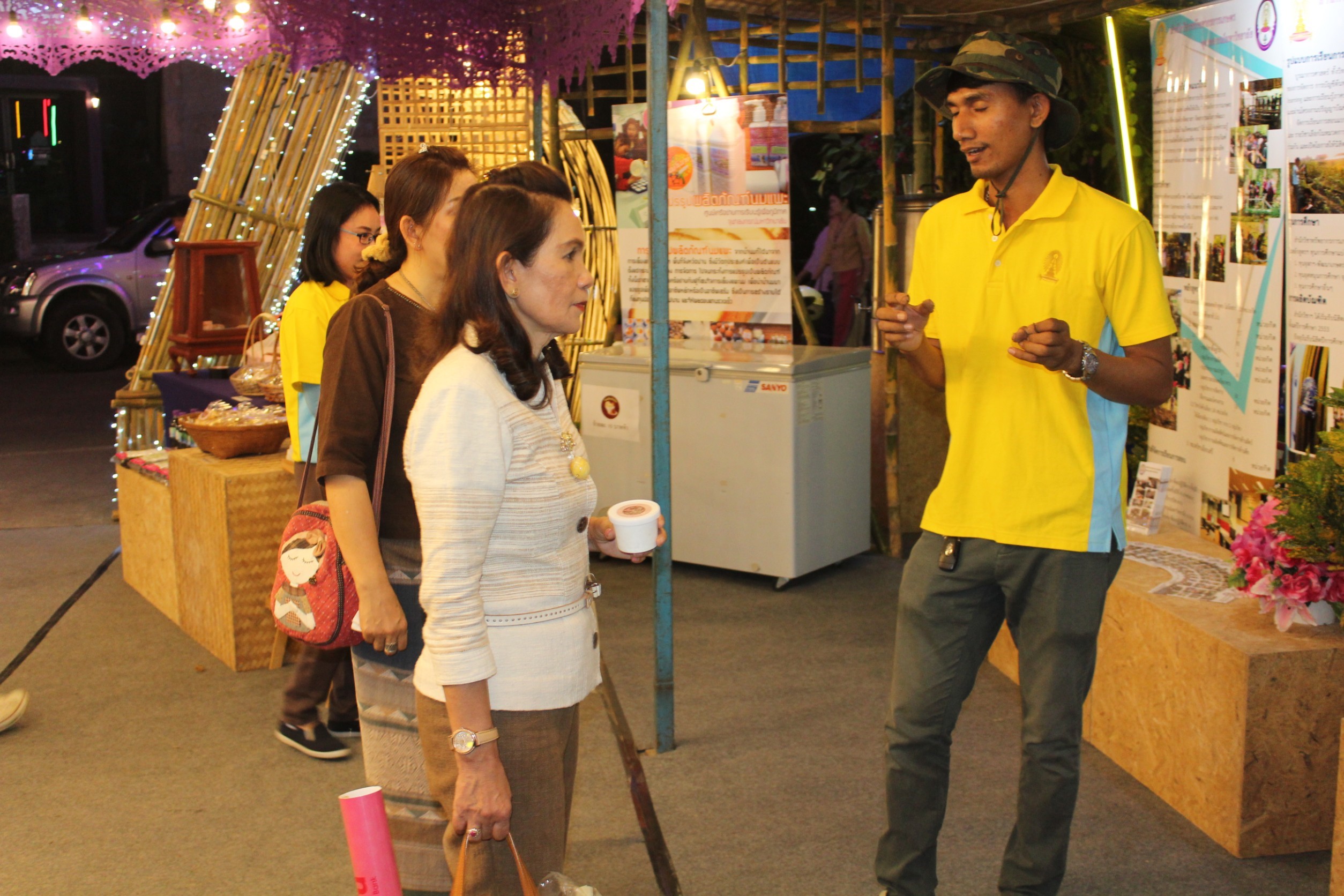 @น่าน : พจ.น่านนำคณะกรรมการฝ่ายตัดสินการประกวดร้านนิทรรศการของอำเภอและหน่วยงาน รอบแรก ○○งานประจำปีและของดีเมืองน่าน ประจำปี 2562