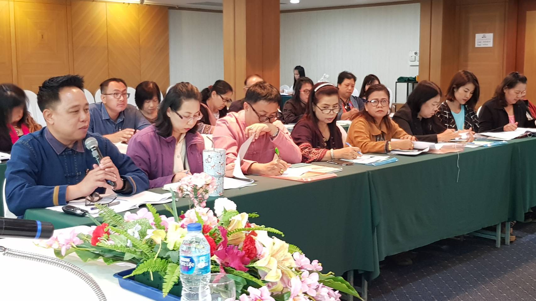 จังหวัดน่านประชุมผู้ผลิต ผู้ประกอบการ คัดสรรสุดยอดผลิตภัณฑ์ OTOP เด่น