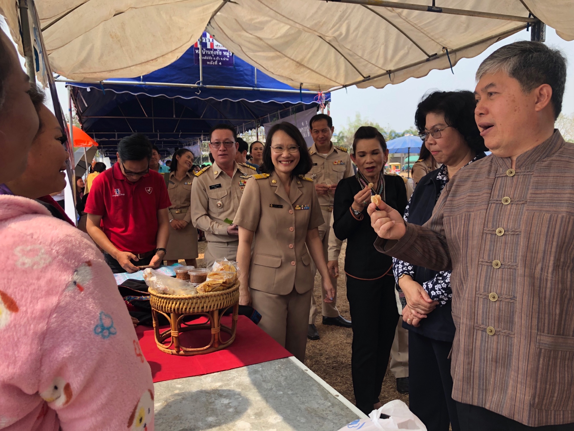 @น่าน : สพจ.น่าน มอบเงินกองทุนพัฒนาเด็กชนบทในพระราชูปถัมภ์สมเด็จพระเทพรัตนราชสุดา สยามบรมราชกุมารี