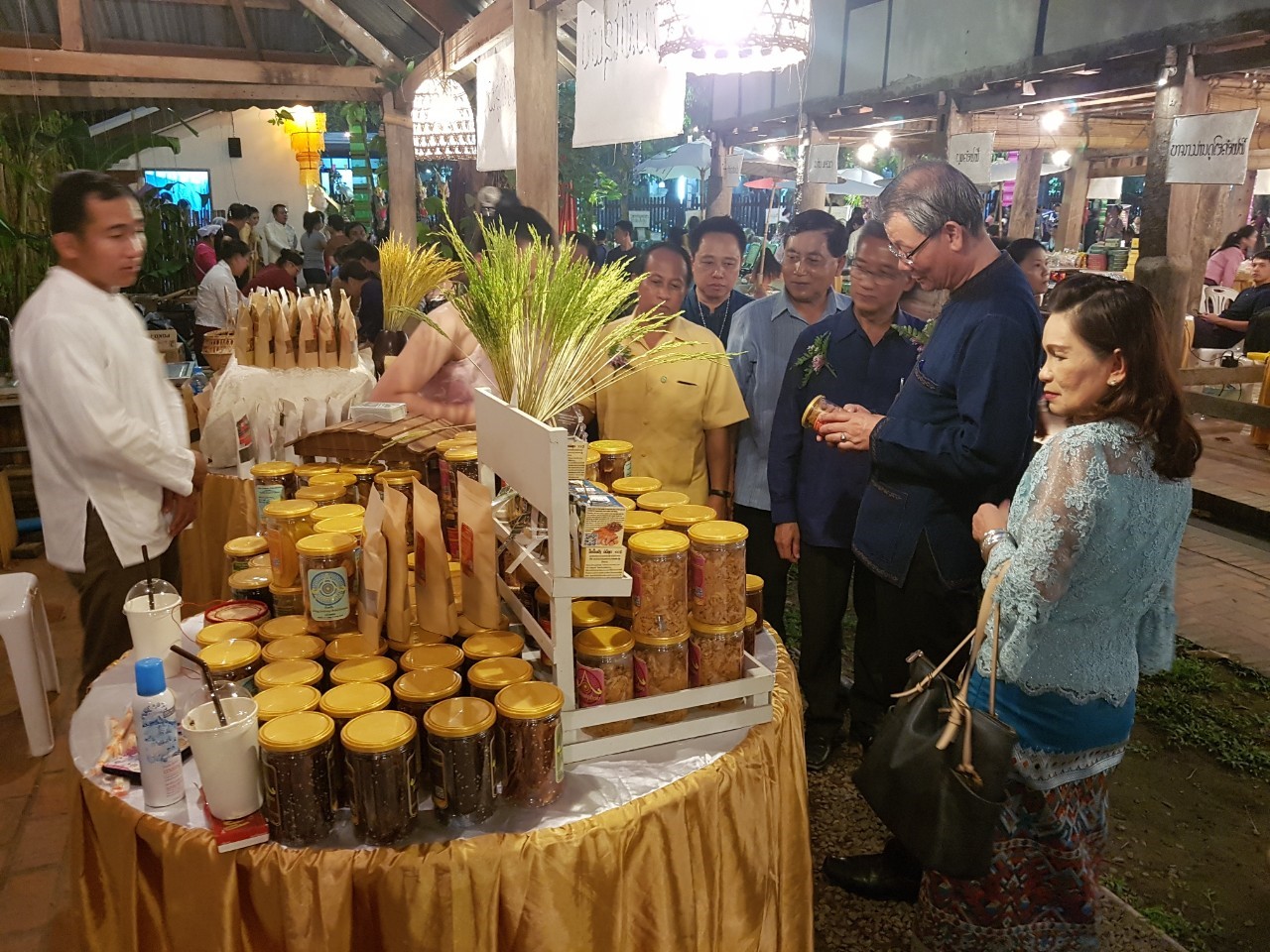 @น่าน : พิธีเปิดงานโครงการ OTOP สานสัมพันธ์สองแผ่นดิน นครน่าน-นครหลวงพระบาง