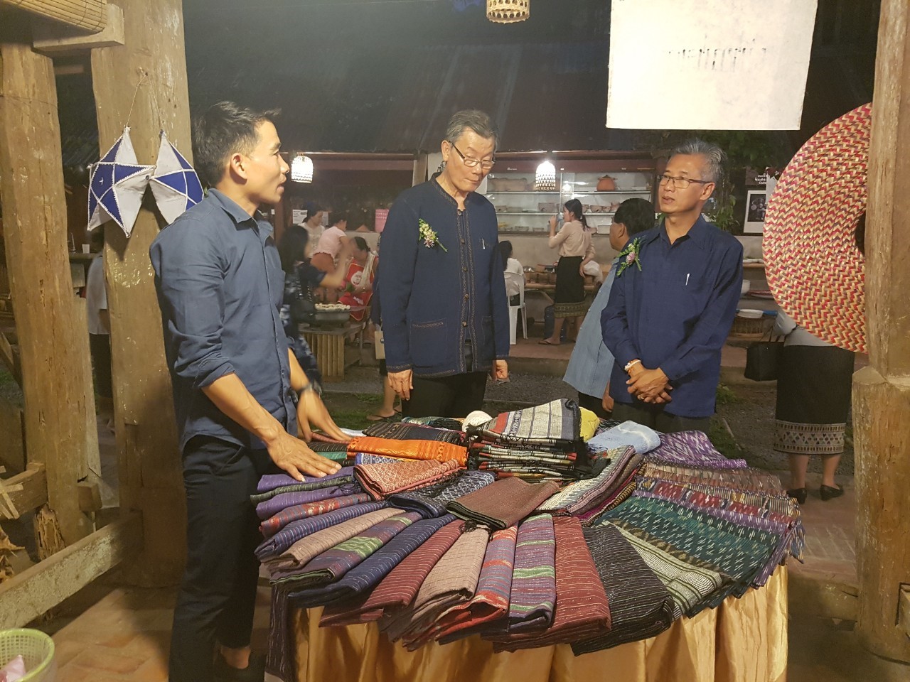 @น่าน : พิธีเปิดงานโครงการ OTOP สานสัมพันธ์สองแผ่นดิน นครน่าน-นครหลวงพระบาง