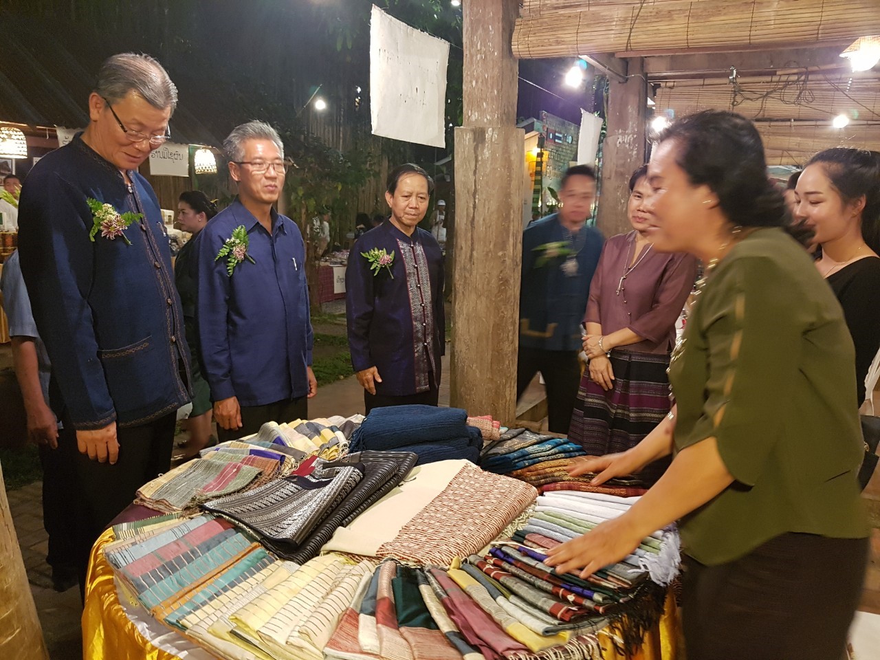 @น่าน : พิธีเปิดงานโครงการ OTOP สานสัมพันธ์สองแผ่นดิน นครน่าน-นครหลวงพระบาง