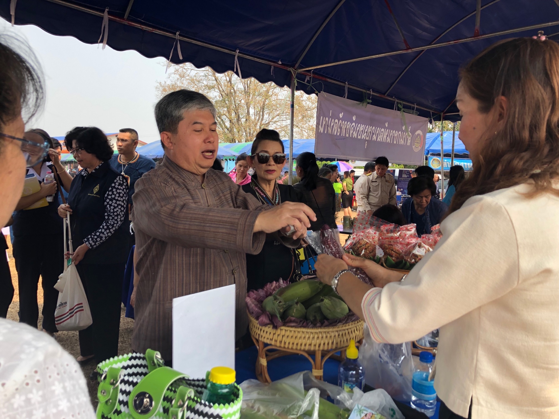 @น่าน : สพจ.น่าน มอบเงินกองทุนพัฒนาเด็กชนบทในพระราชูปถัมภ์สมเด็จพระเทพรัตนราชสุดา สยามบรมราชกุมารี