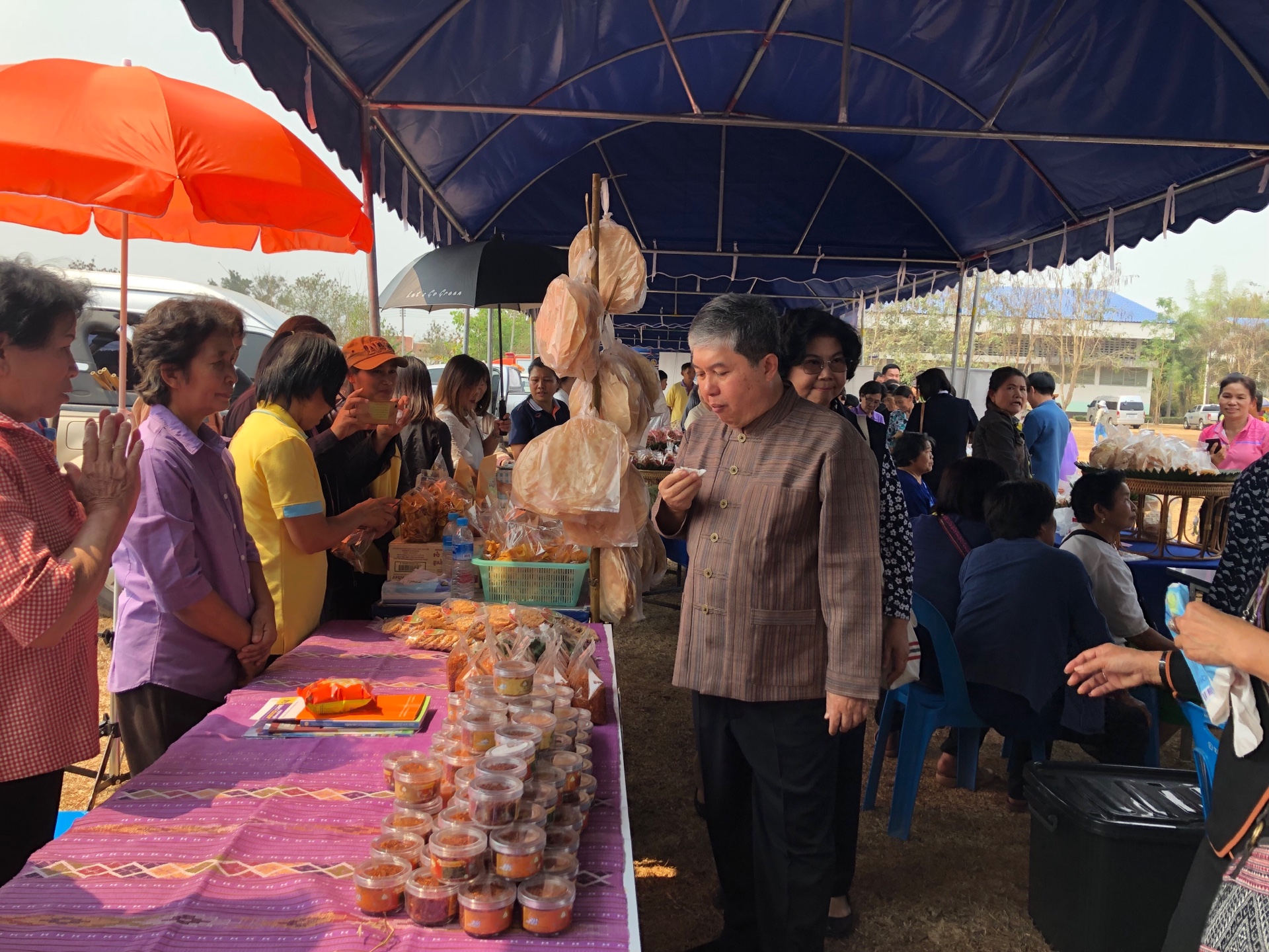 @น่าน : สพจ.น่าน มอบเงินกองทุนพัฒนาเด็กชนบทในพระราชูปถัมภ์สมเด็จพระเทพรัตนราชสุดา สยามบรมราชกุมารี
